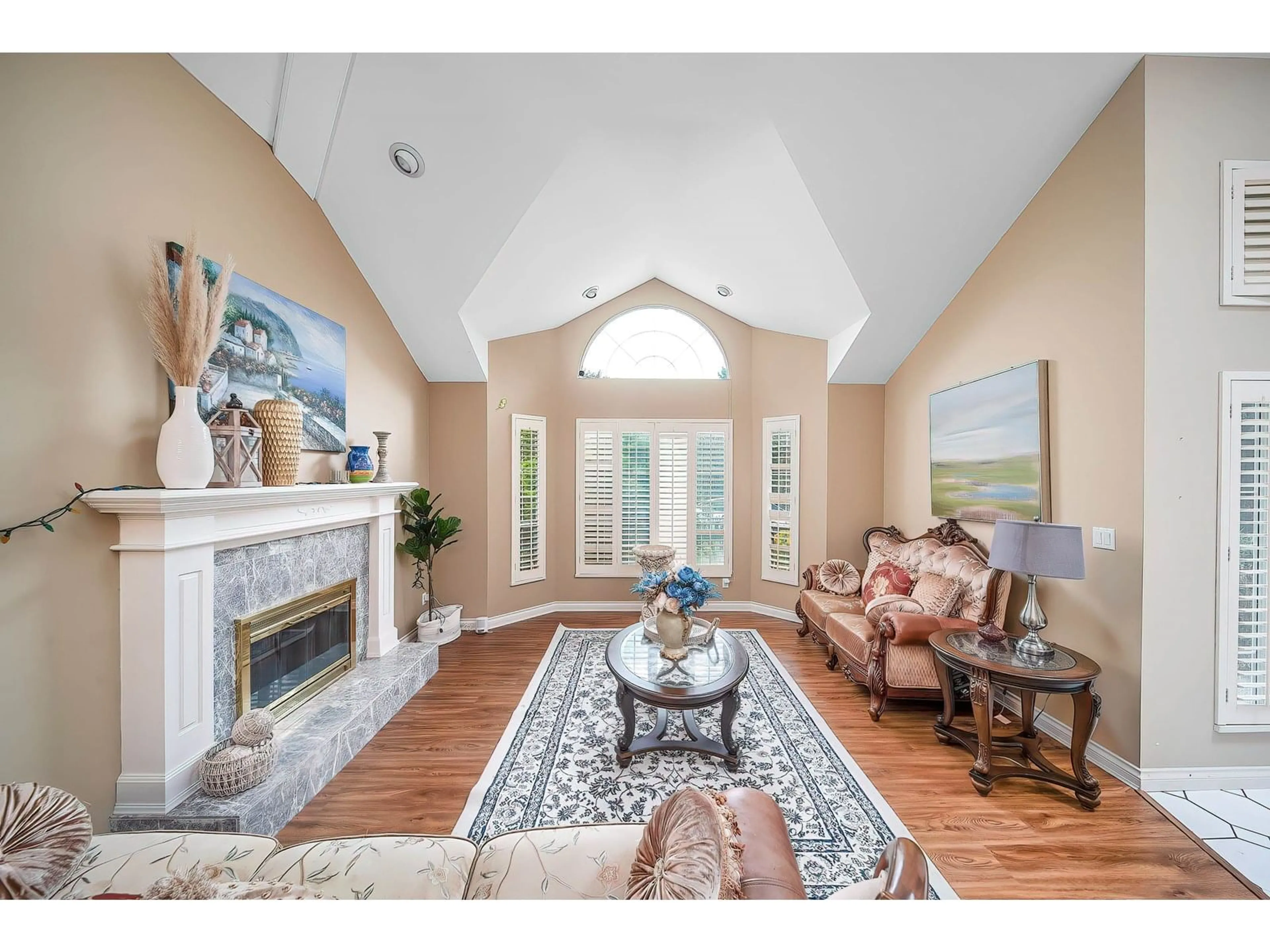 Living room with furniture, unknown for 15007 75, Surrey British Columbia V3S6S3