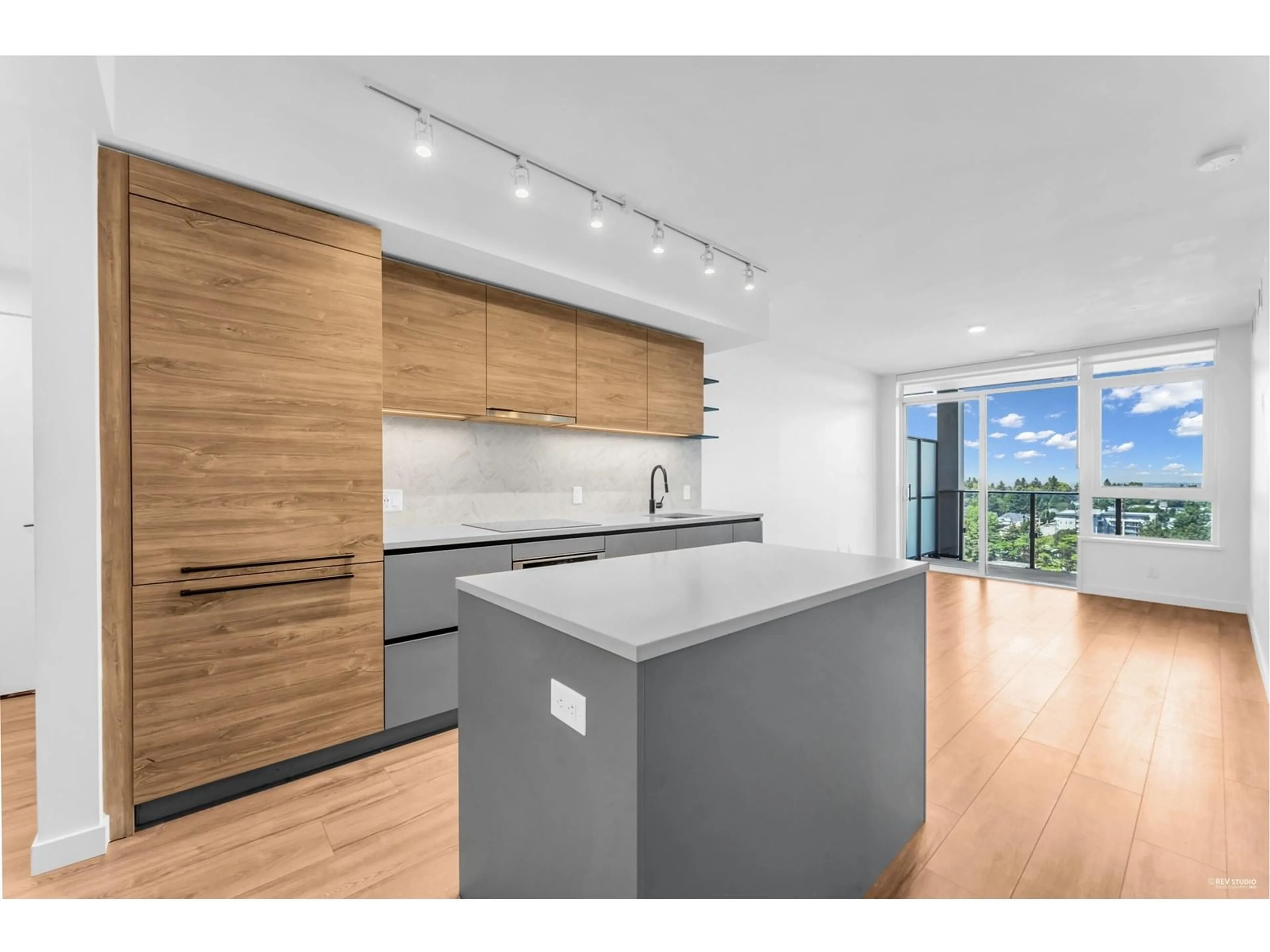 Open concept kitchen, wood/laminate floor for 1712 - 10448 UNIVERSITY, Surrey British Columbia V3T0S7