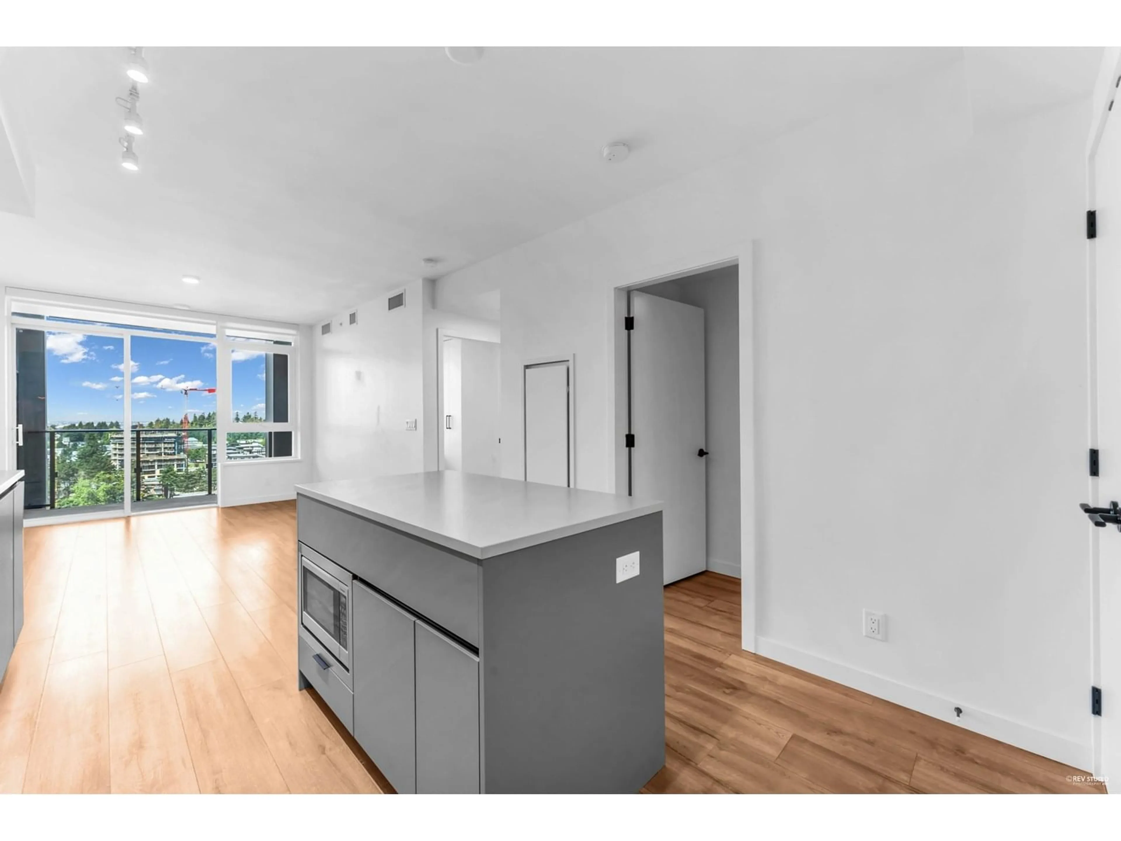Open concept kitchen, unknown for 1712 - 10448 UNIVERSITY, Surrey British Columbia V3T0S7