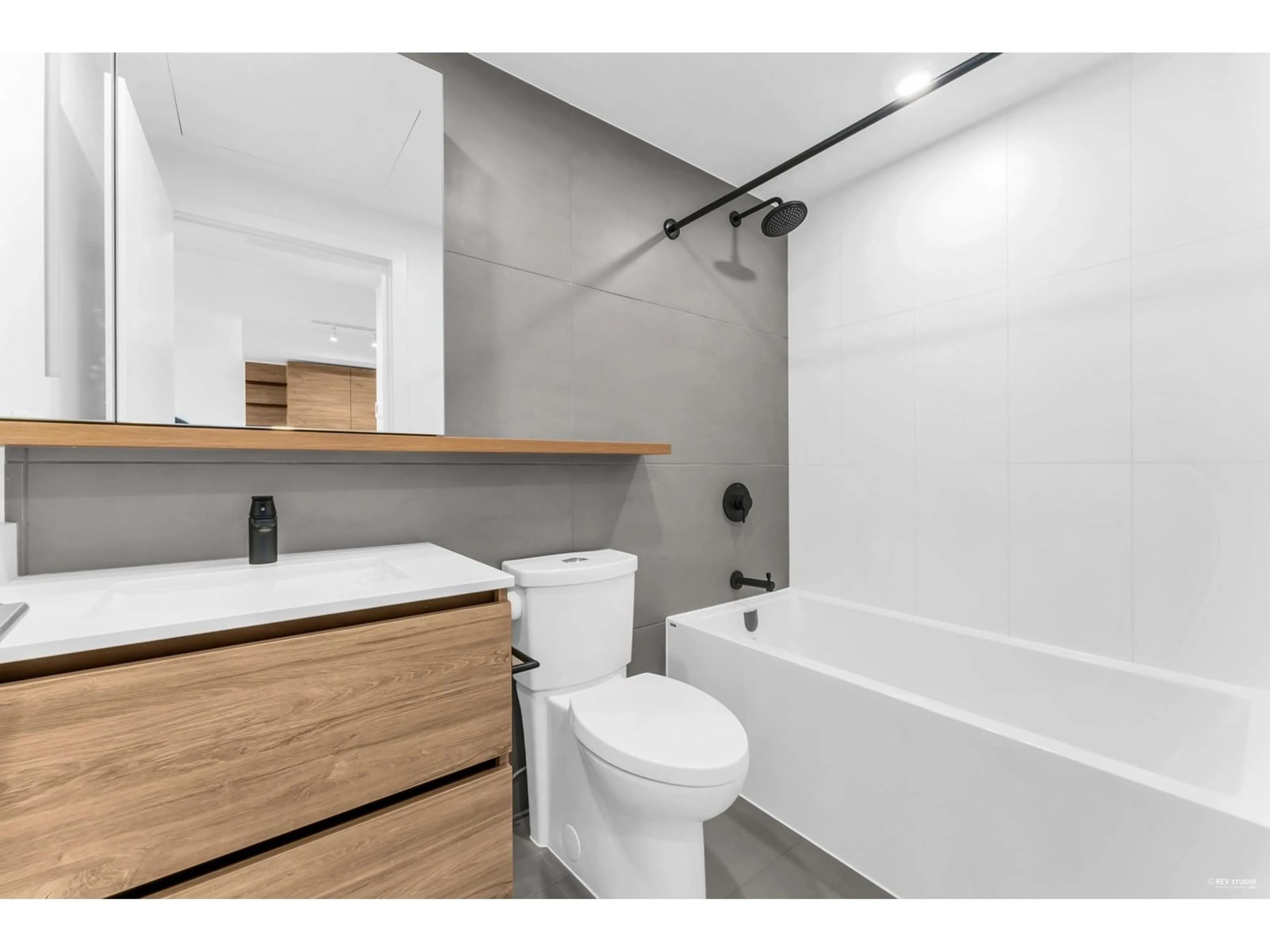 Standard bathroom, unknown for 1712 - 10448 UNIVERSITY, Surrey British Columbia V3T0S7