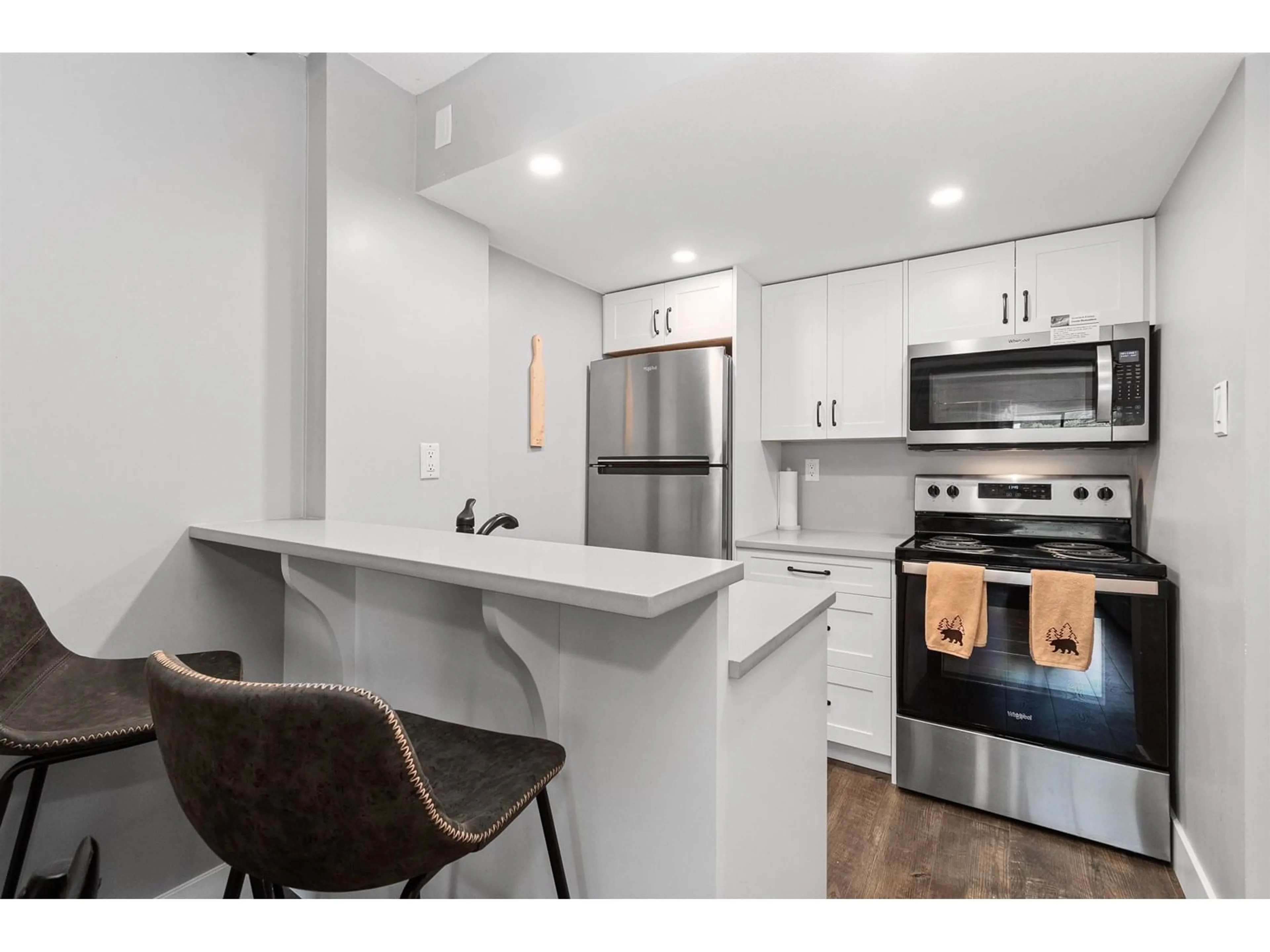 Standard kitchen, unknown for 309B - 21000 ENZIAN, Agassiz British Columbia V0M1A1