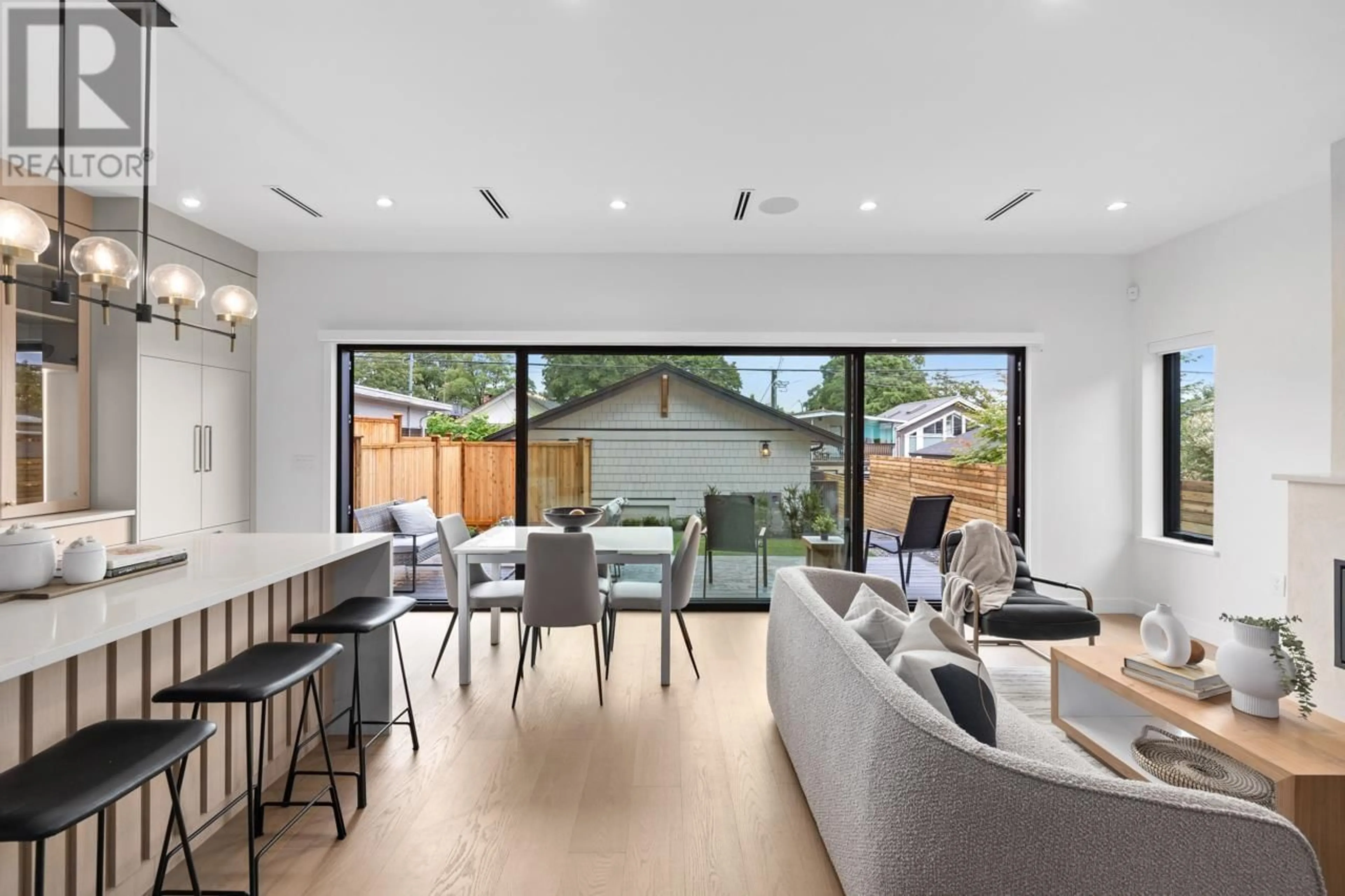 Unknown for 2 - 2247 PARKER STREET, Vancouver British Columbia V5L2L8