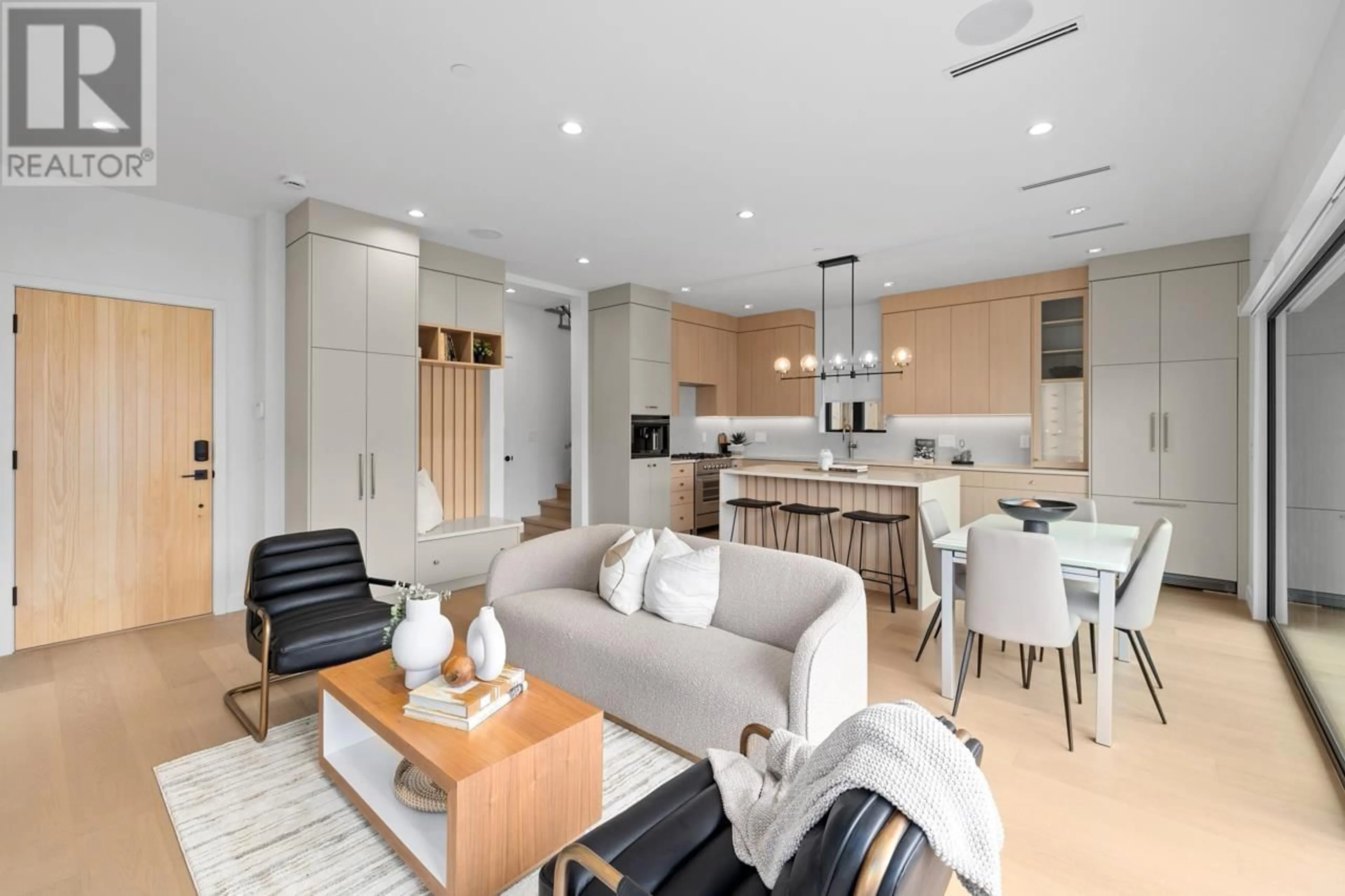Unknown for 2 - 2247 PARKER STREET, Vancouver British Columbia V5L2L8