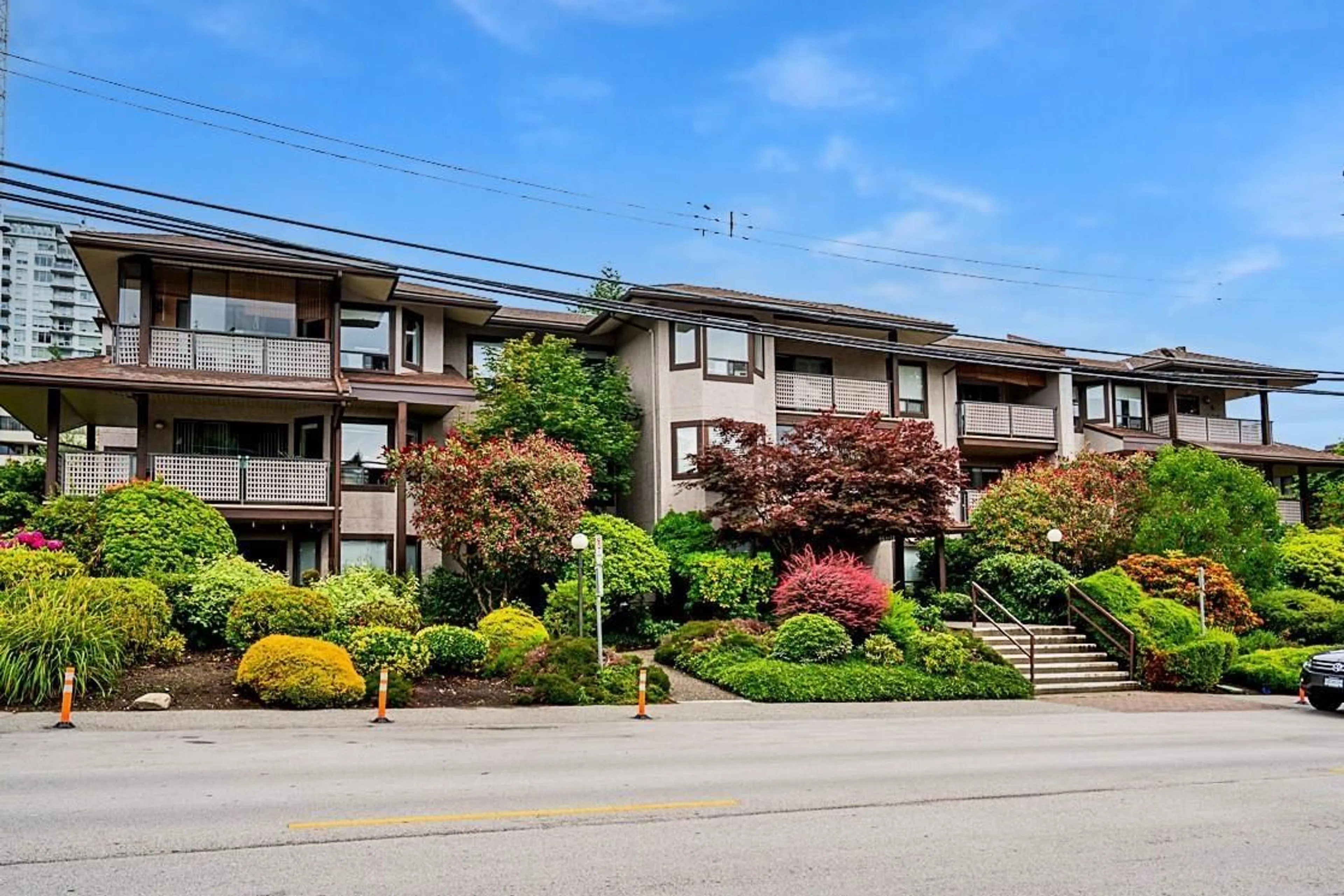 Patio, unknown for 305 - 1460 MARTIN, White Rock British Columbia V4B3W7