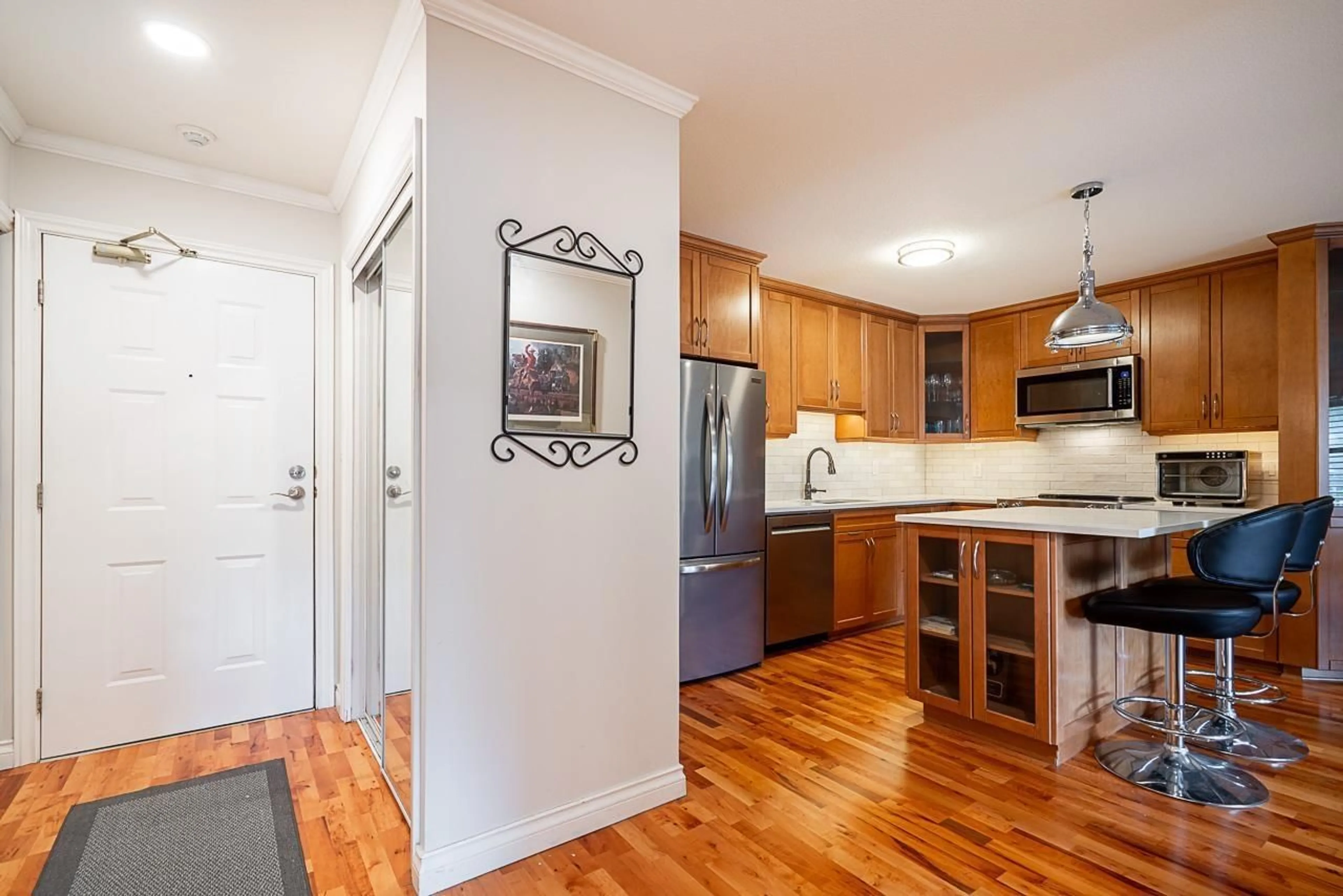 Open concept kitchen, wood/laminate floor for 305 - 1460 MARTIN, White Rock British Columbia V4B3W7