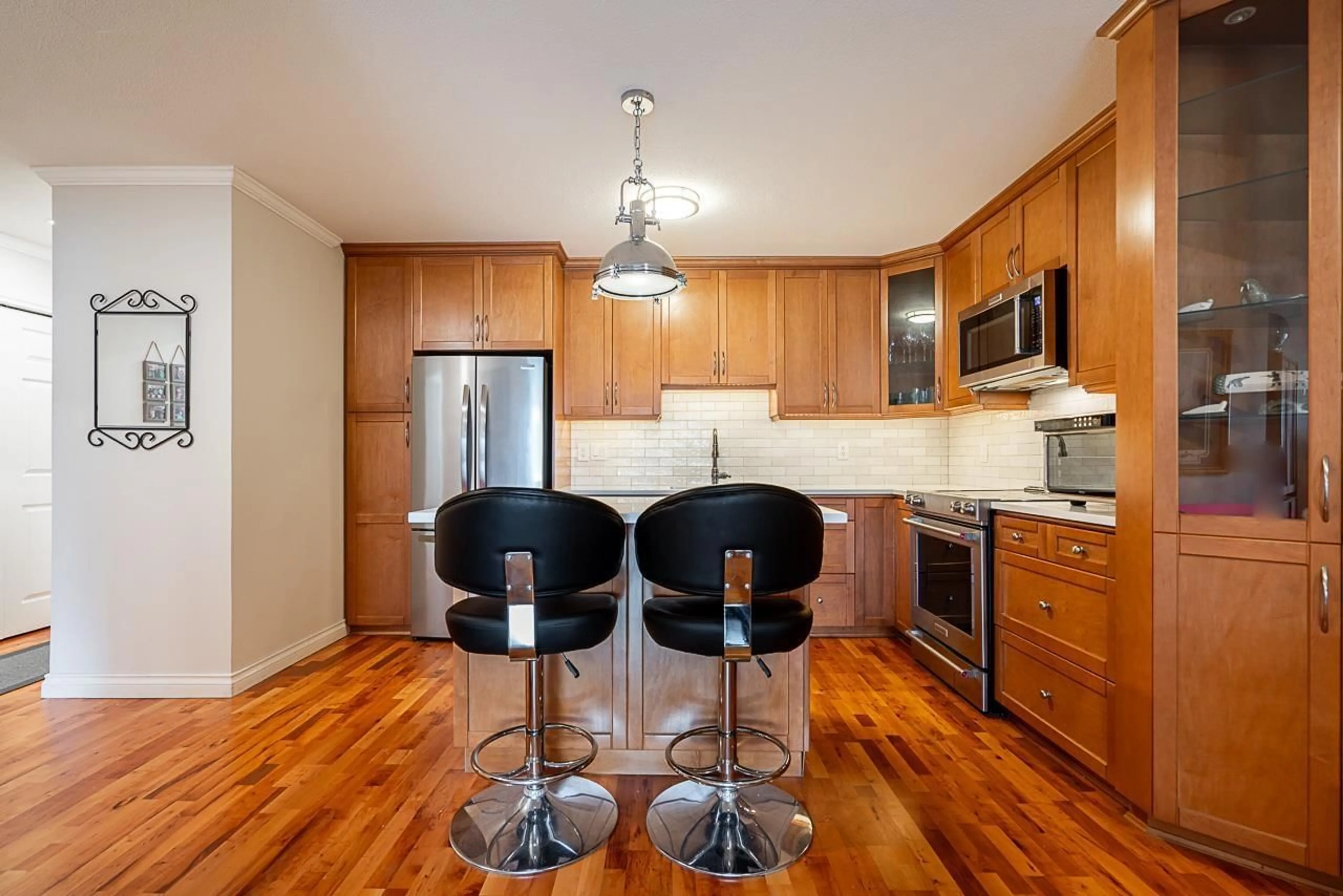 Unknown for 305 - 1460 MARTIN, White Rock British Columbia V4B3W7