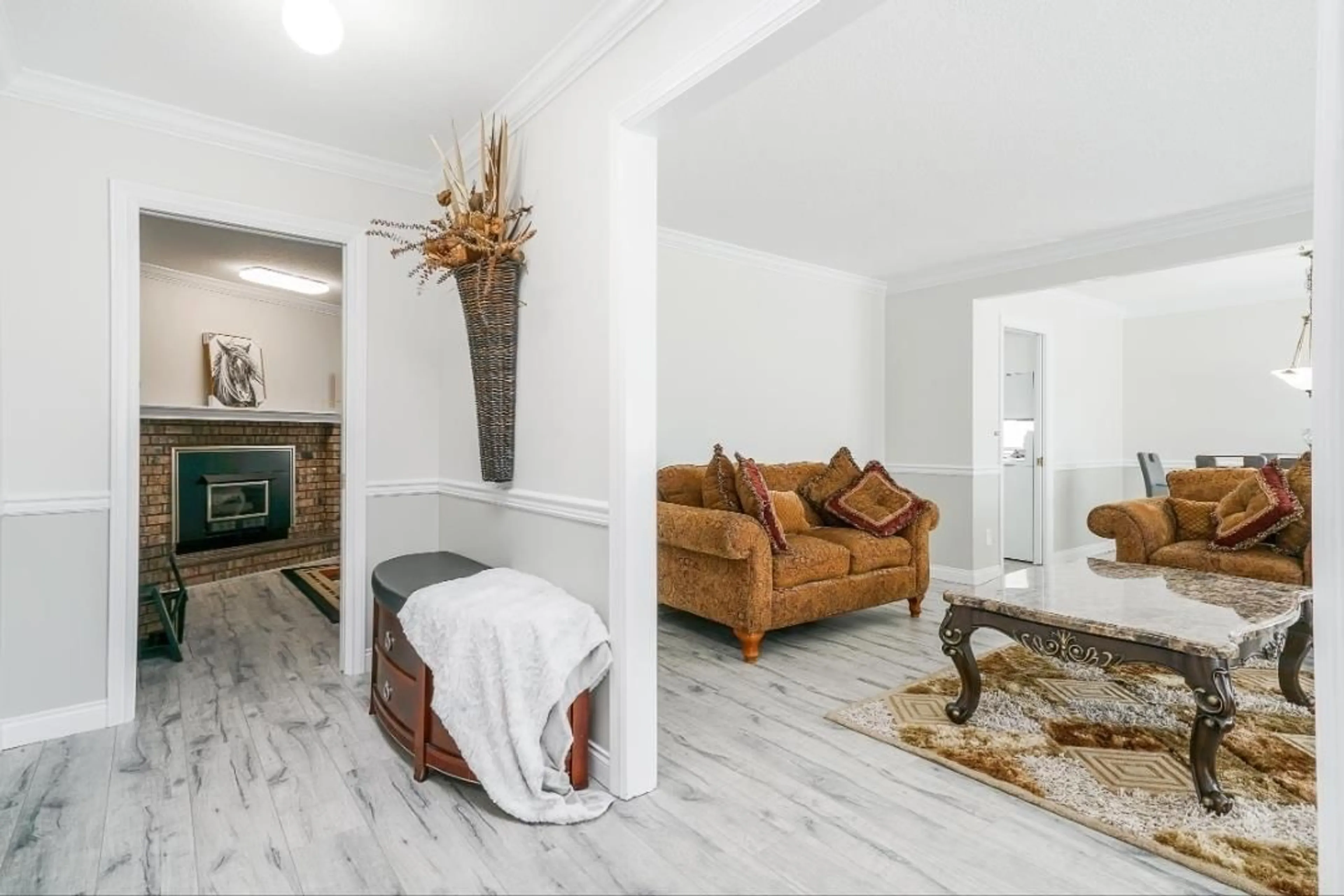 Living room with furniture, unknown for 972 161A, Surrey British Columbia V4A7W6