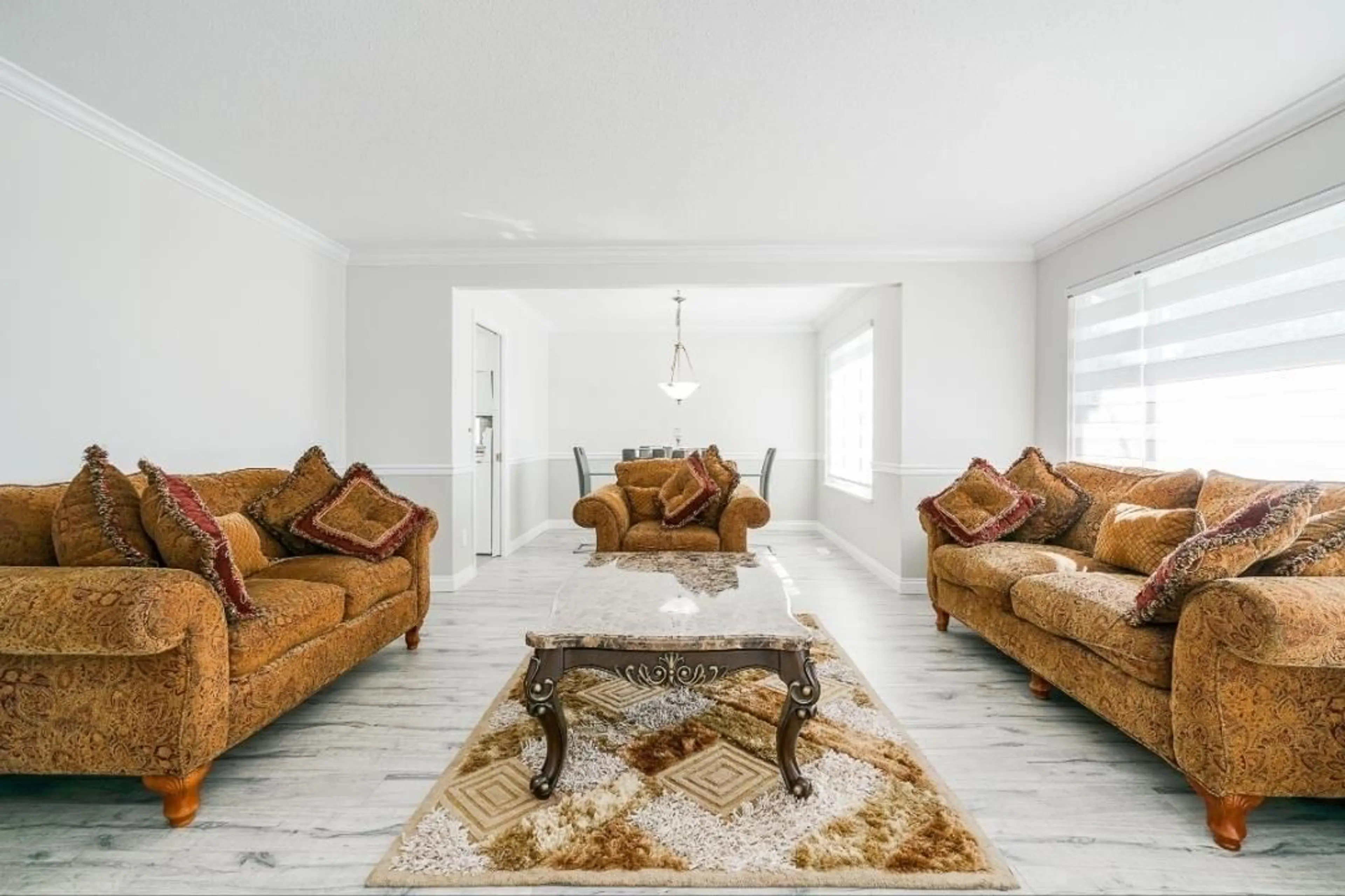 Living room with furniture, carpet floor for 972 161A, Surrey British Columbia V4A7W6