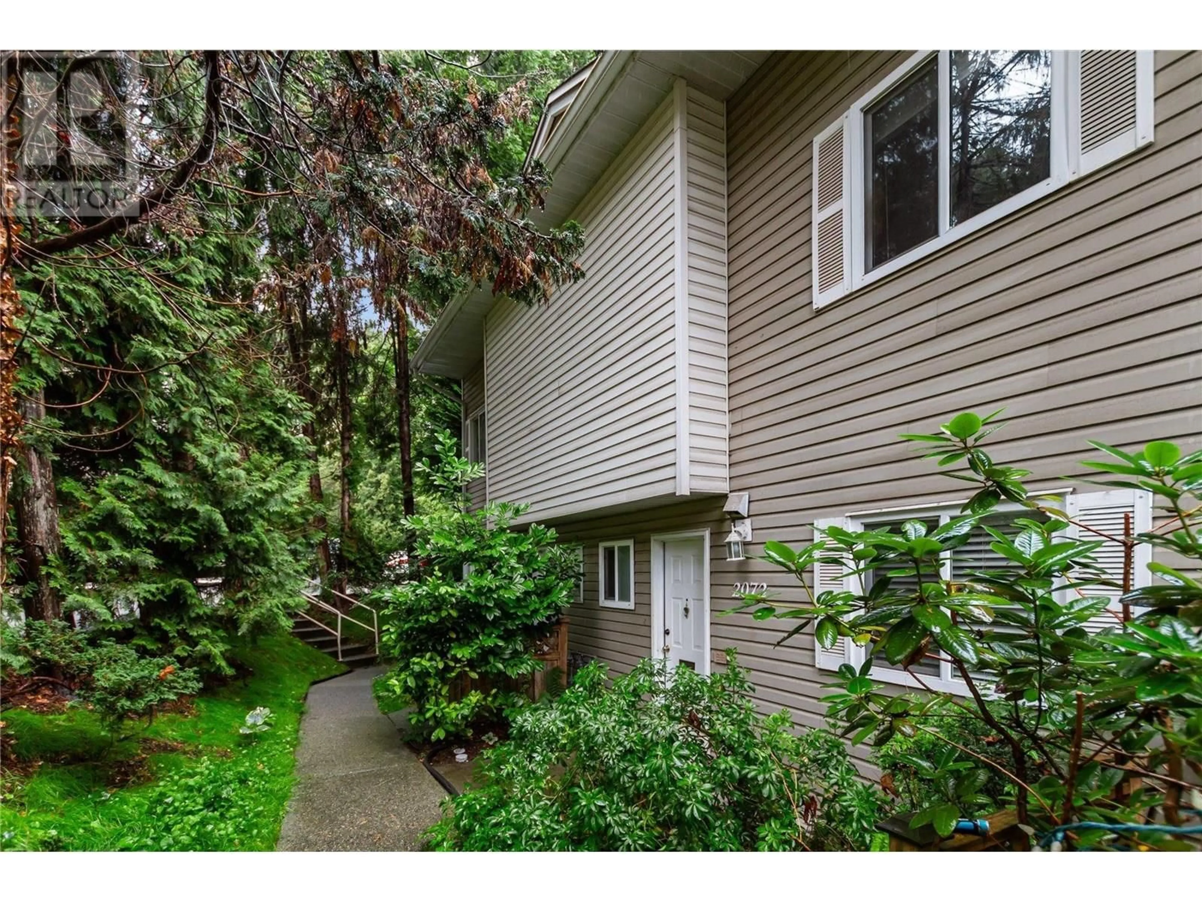 Unknown for 2072 SPRINGER AVENUE, Burnaby British Columbia V5B3M5