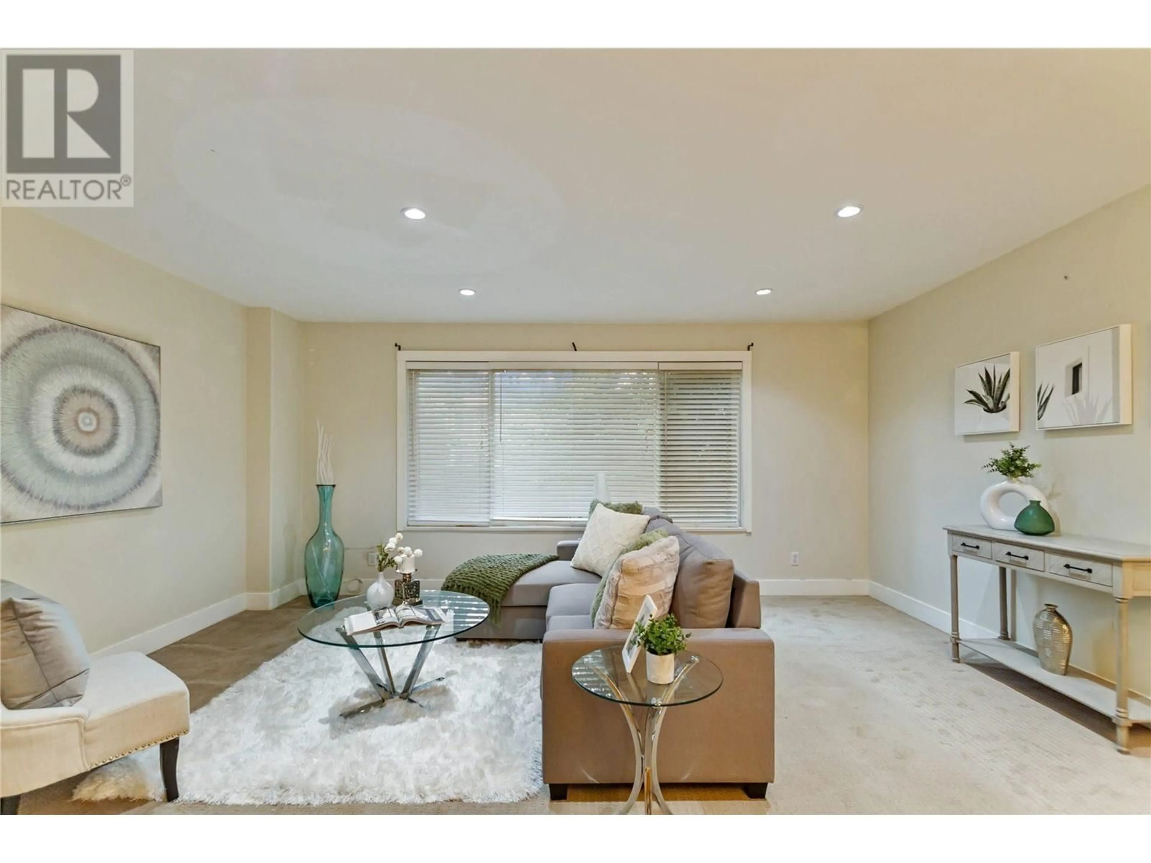 Living room with furniture, unknown for 2072 SPRINGER AVENUE, Burnaby British Columbia V5B3M5