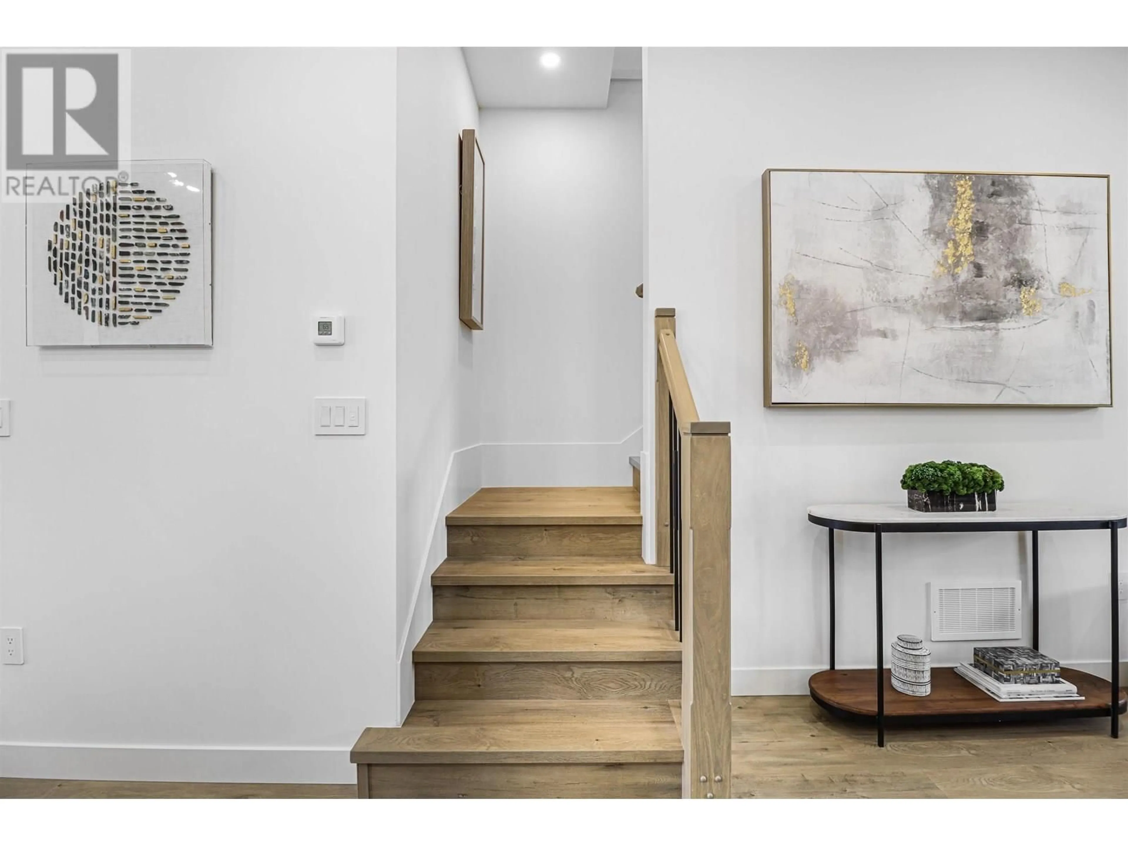 Indoor entryway for 102 - 952 EDGAR AVENUE, Coquitlam British Columbia V3K2J9