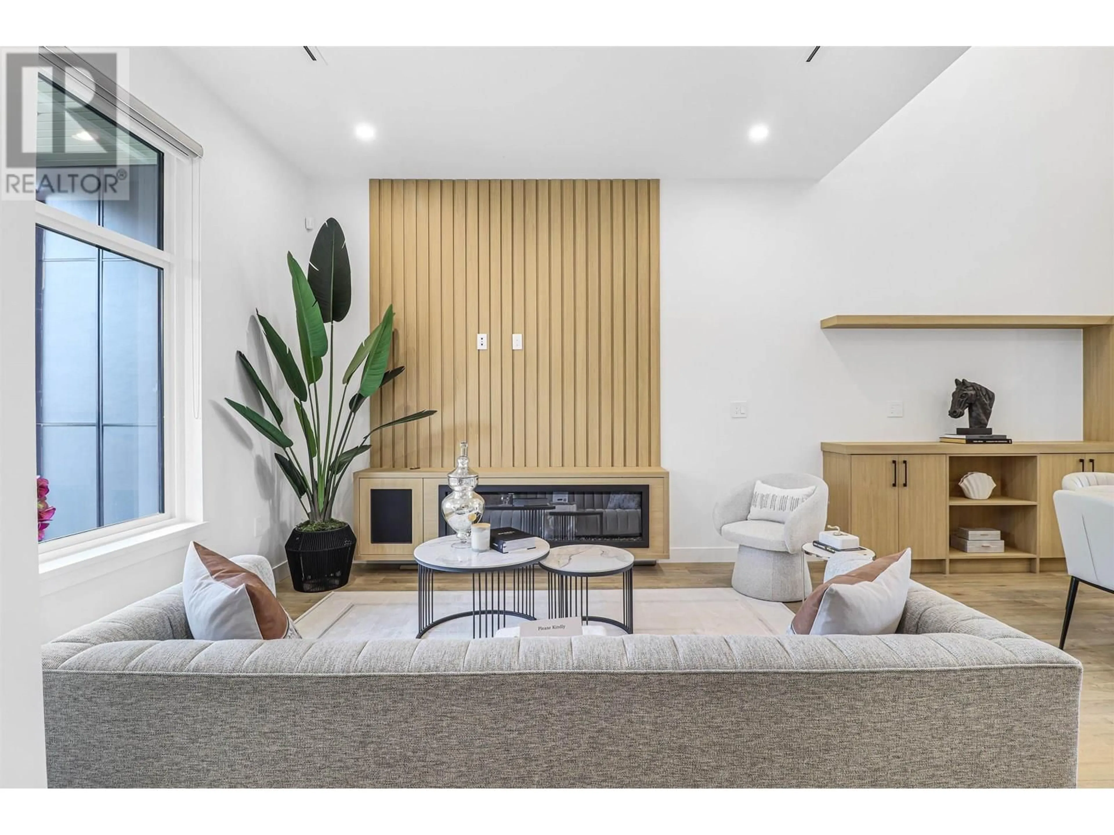 Living room with furniture, unknown for 102 - 952 EDGAR AVENUE, Coquitlam British Columbia V3K2J9