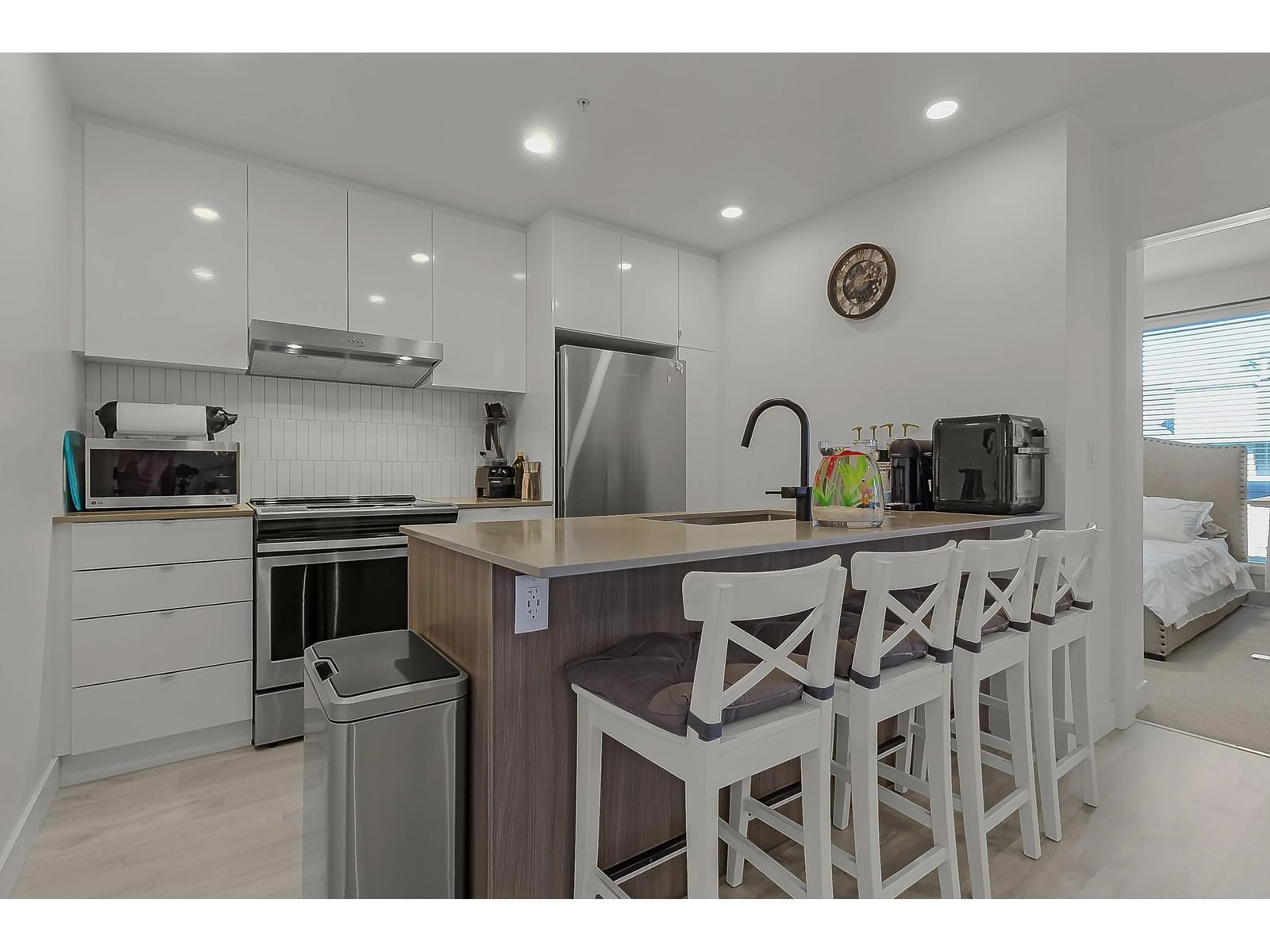 Open concept kitchen, unknown for 305 - 32838 LANDEAU, Abbotsford British Columbia V2S0M6