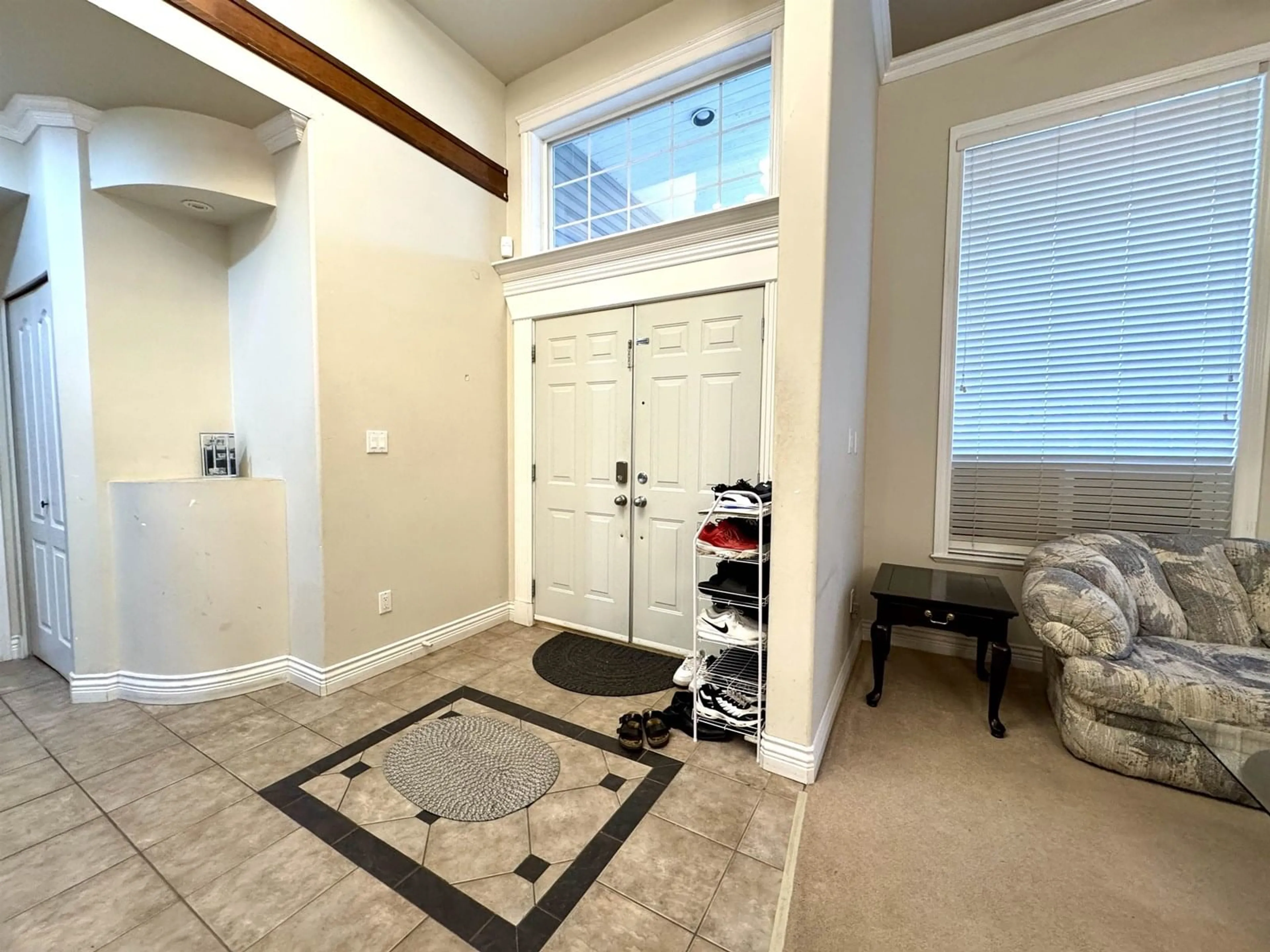 Indoor entryway for 14496 74, Surrey British Columbia V3S0N1