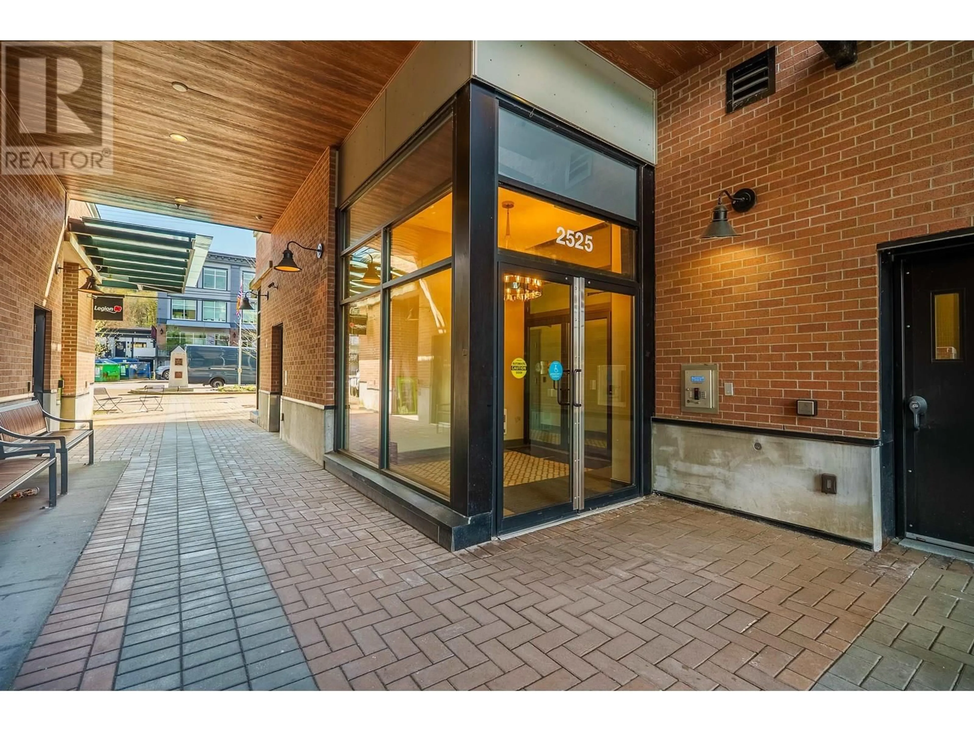 Indoor foyer for 418 - 2525 CLARKE STREET, Port Moody British Columbia V3H0J3