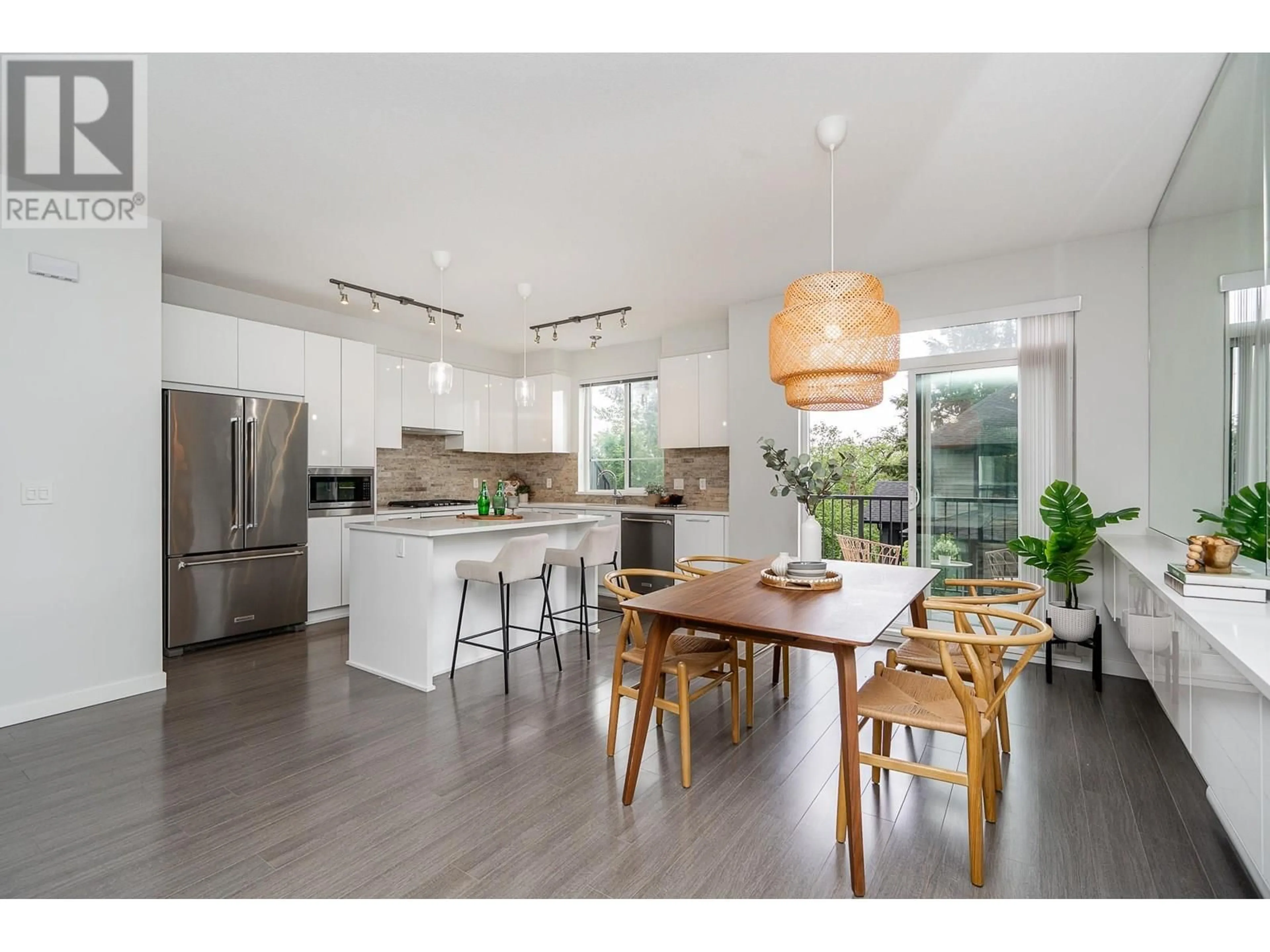 Open concept kitchen, wood/laminate floor for 140 - 3500 BURKE VILLAGE PROMENADE, Coquitlam British Columbia V3E0N2