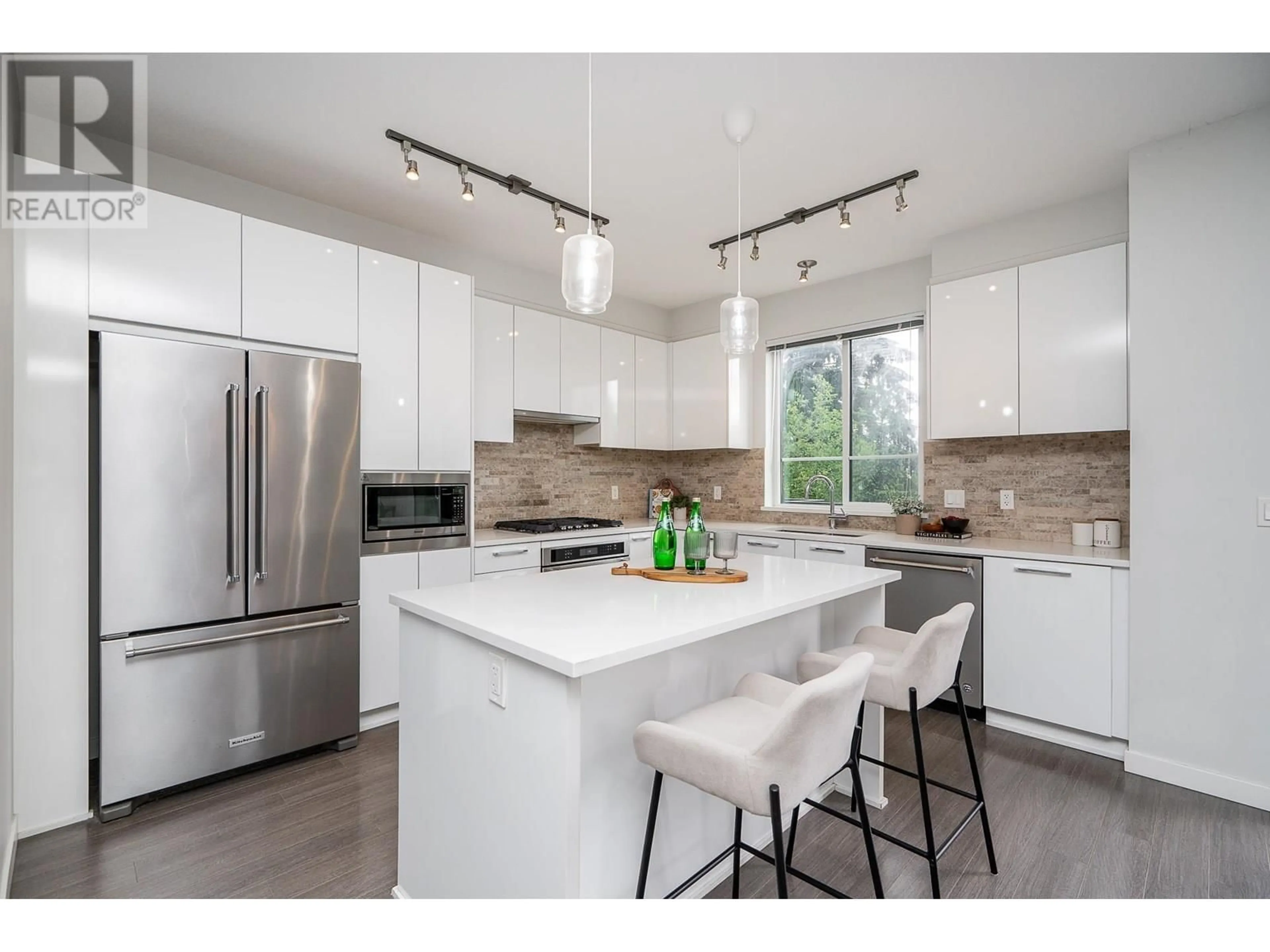 Contemporary kitchen, unknown for 140 - 3500 BURKE VILLAGE PROMENADE, Coquitlam British Columbia V3E0N2