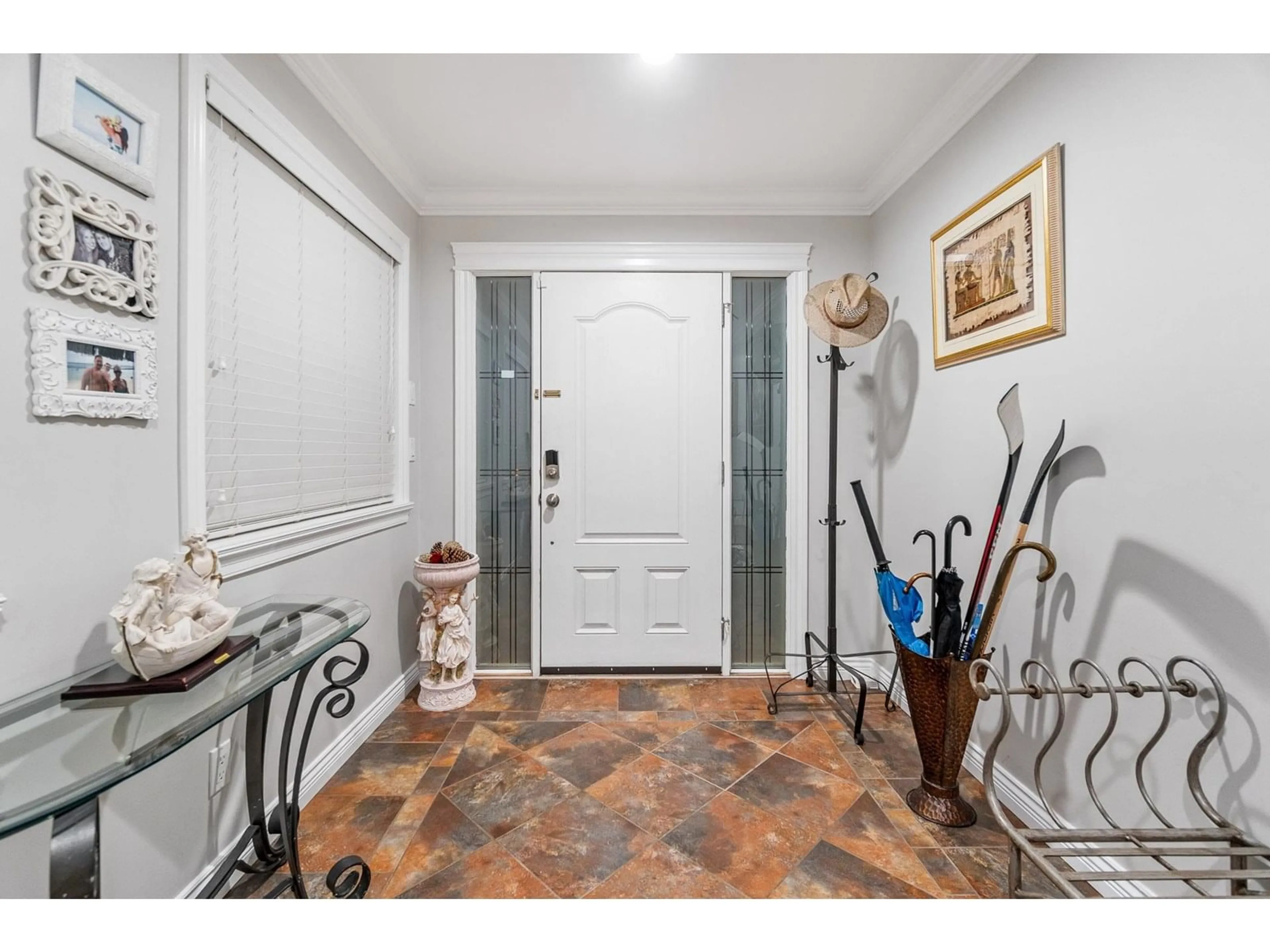 Indoor entryway for 32448 ABERCROMBIE, Mission British Columbia V2V7B6