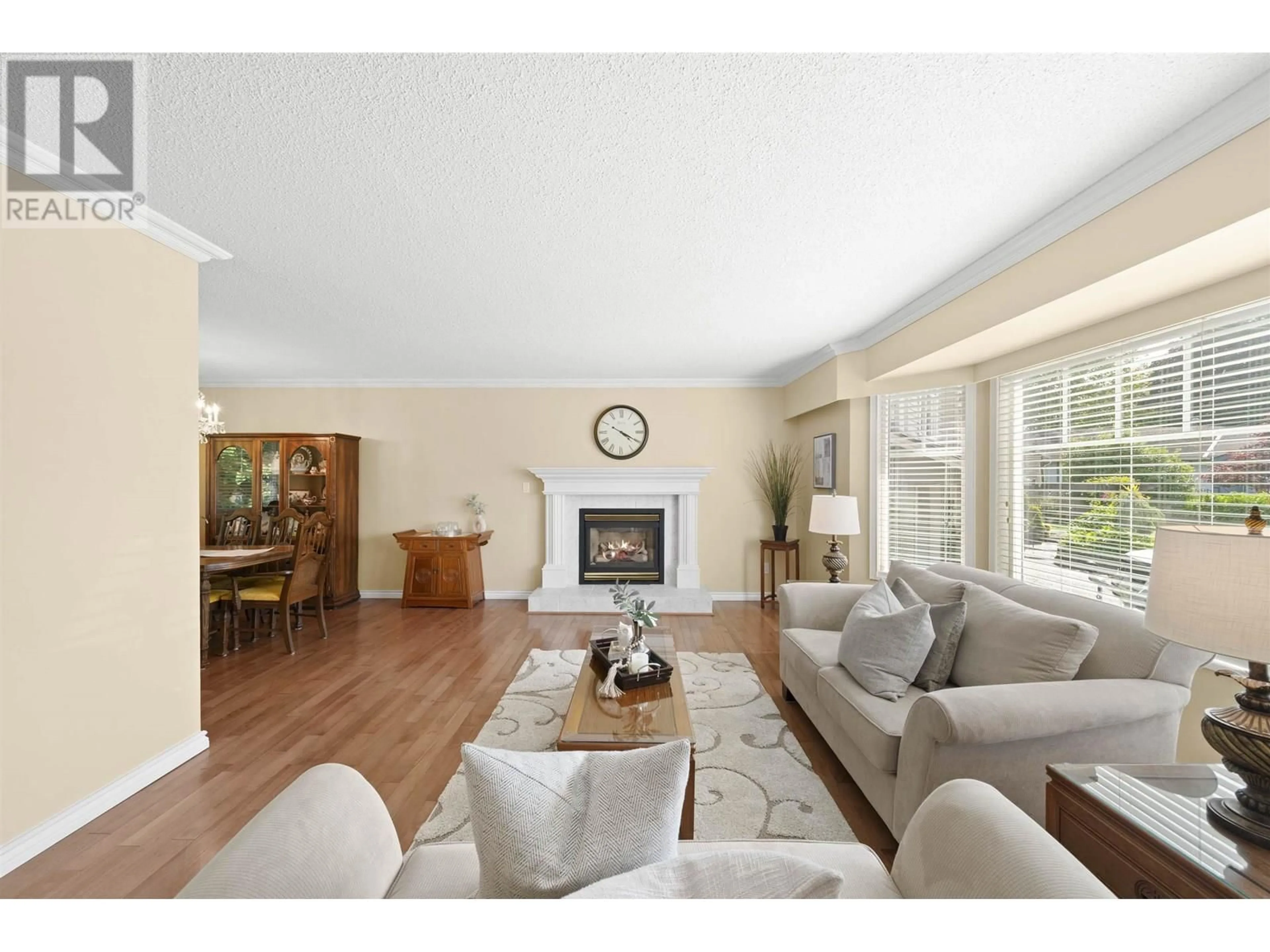 Living room with furniture, wood/laminate floor for 5586 44 AVENUE, Delta British Columbia V4K1E1