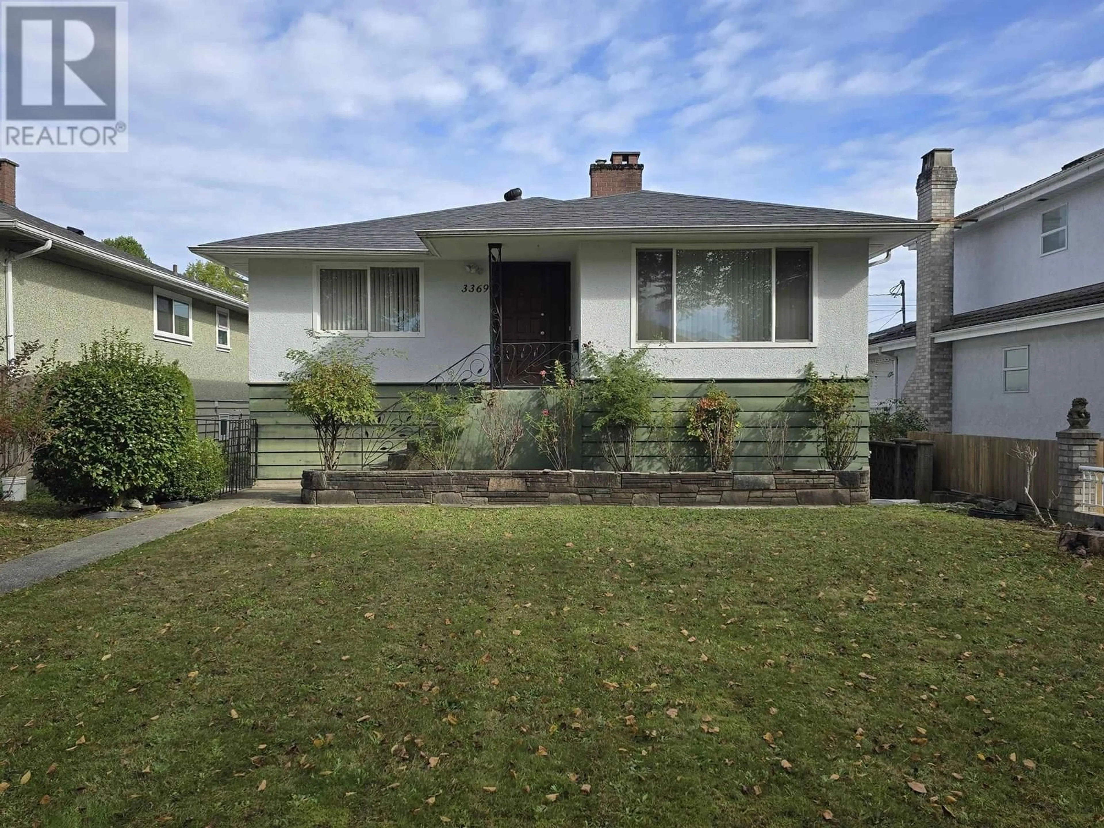Home with vinyl exterior material, street for 3369 PRICE STREET, Vancouver British Columbia V5R5P8