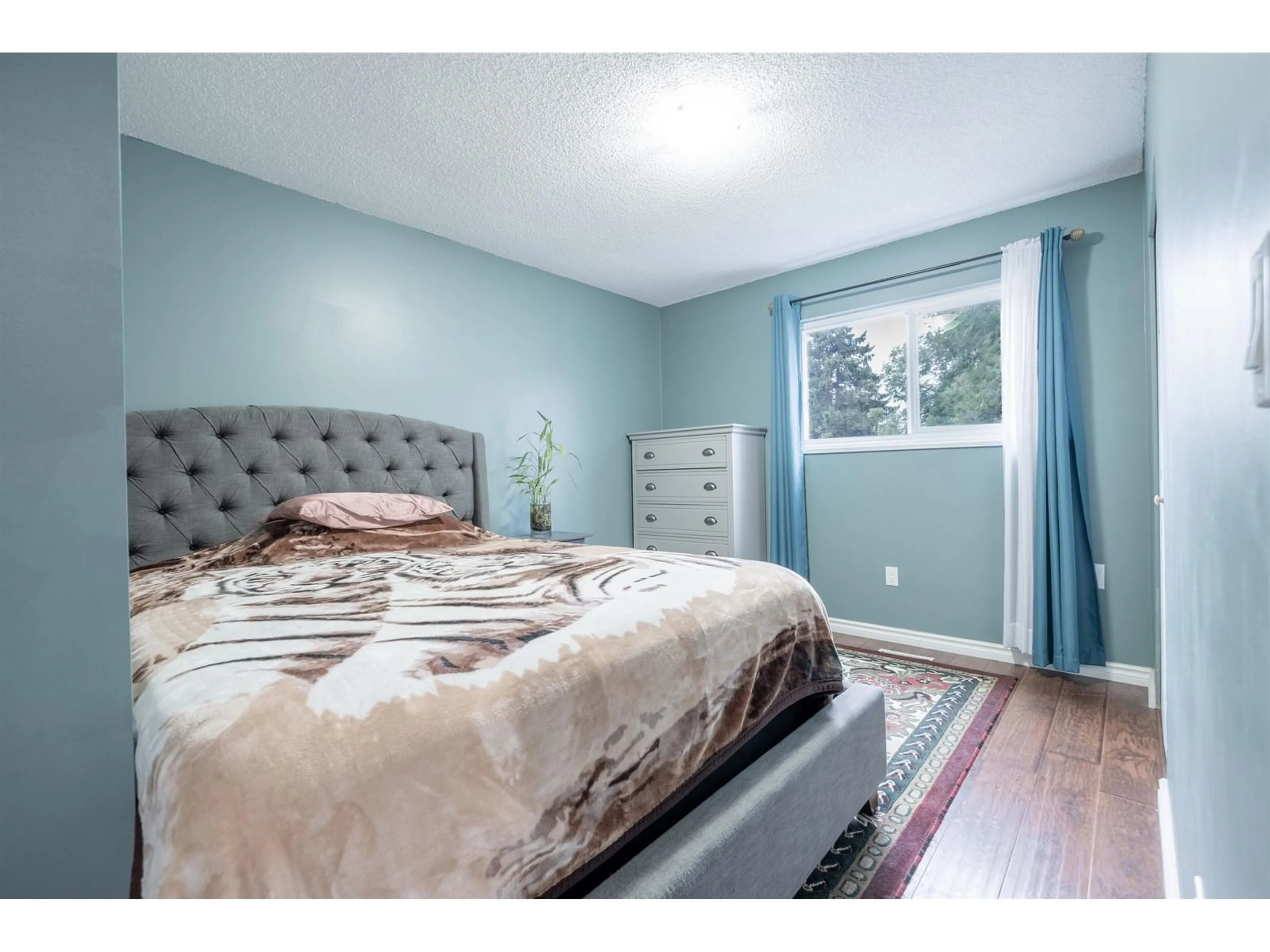 Bedroom with bed, wood/laminate floor for 9222 132A, Surrey British Columbia V3V7E1