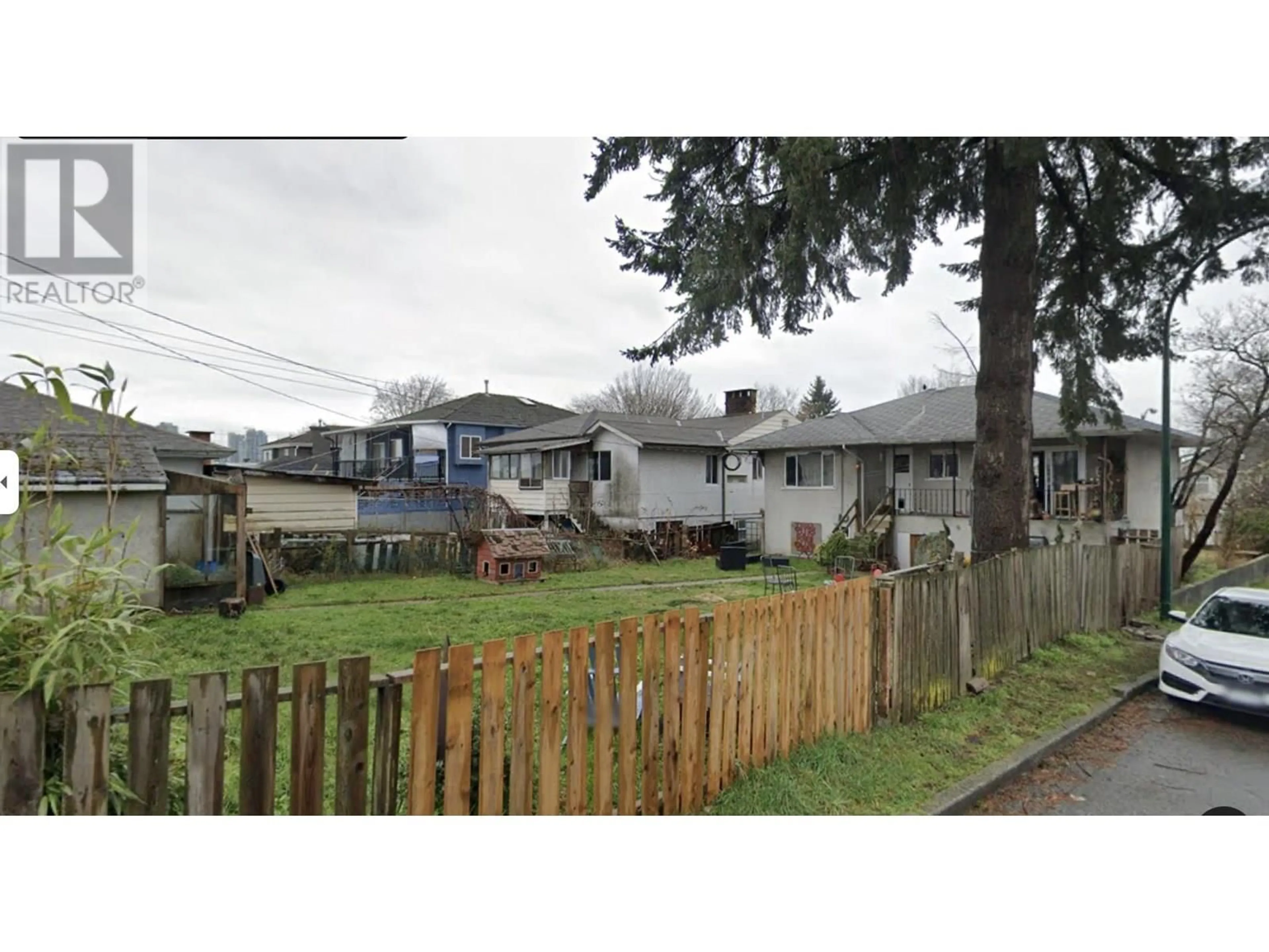 A pic from outside/outdoor area/front of a property/back of a property/a pic from drone, street for 3507 MONMOUTH AVENUE, Vancouver British Columbia V5R5S1