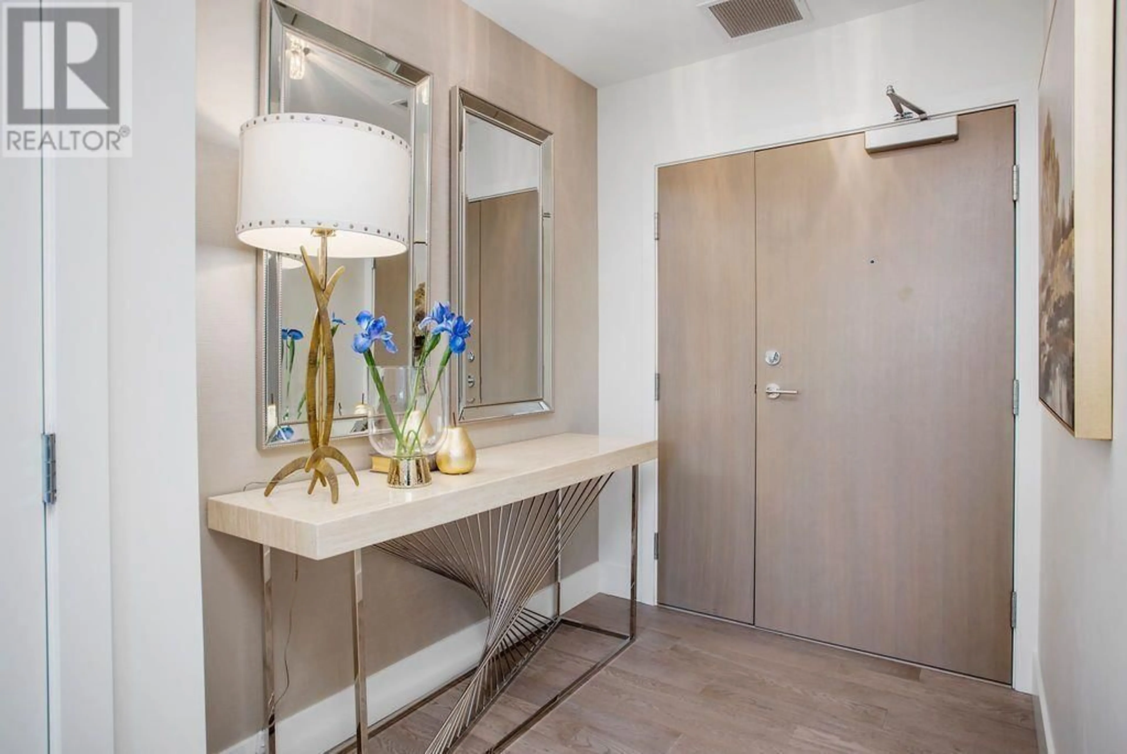 Indoor entryway for 2801 - 680 SEYLYNN CRESCENT, North Vancouver British Columbia V7J0B5