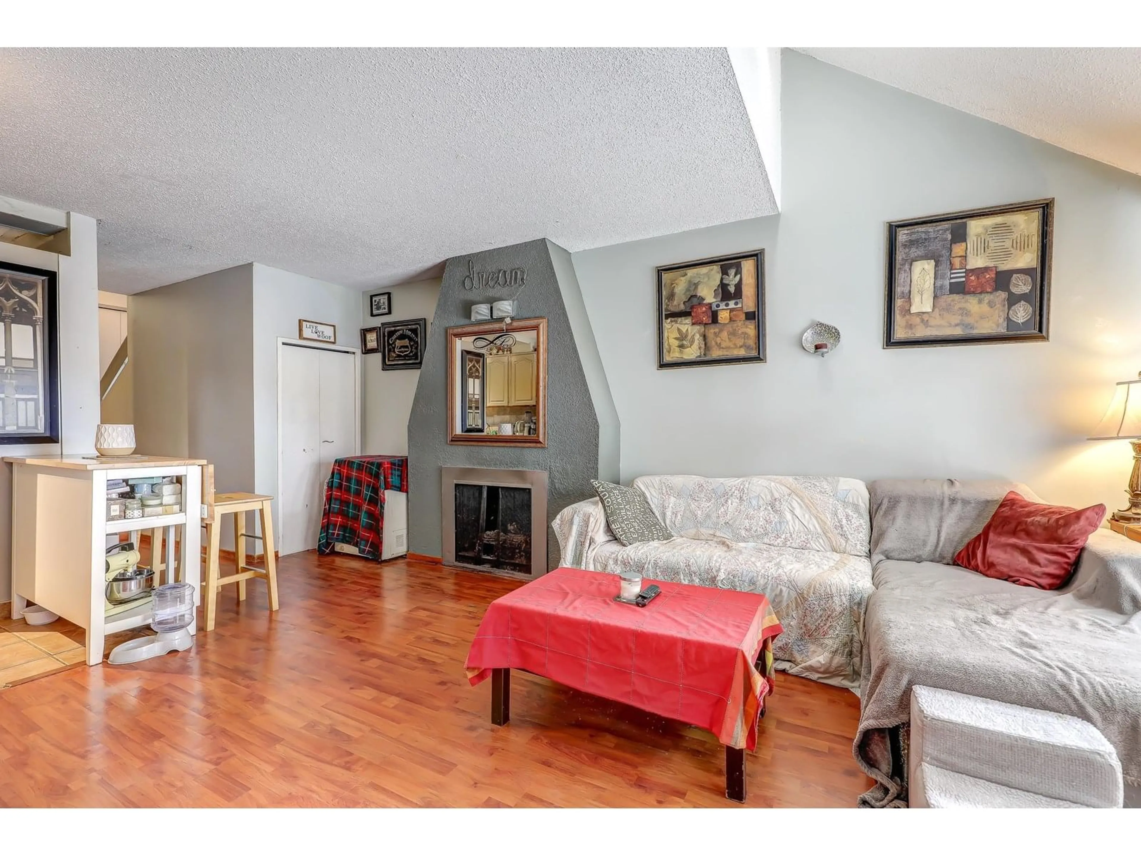 Living room with furniture, wood/laminate floor for 26 - 17702 60, Surrey British Columbia V3S1V2