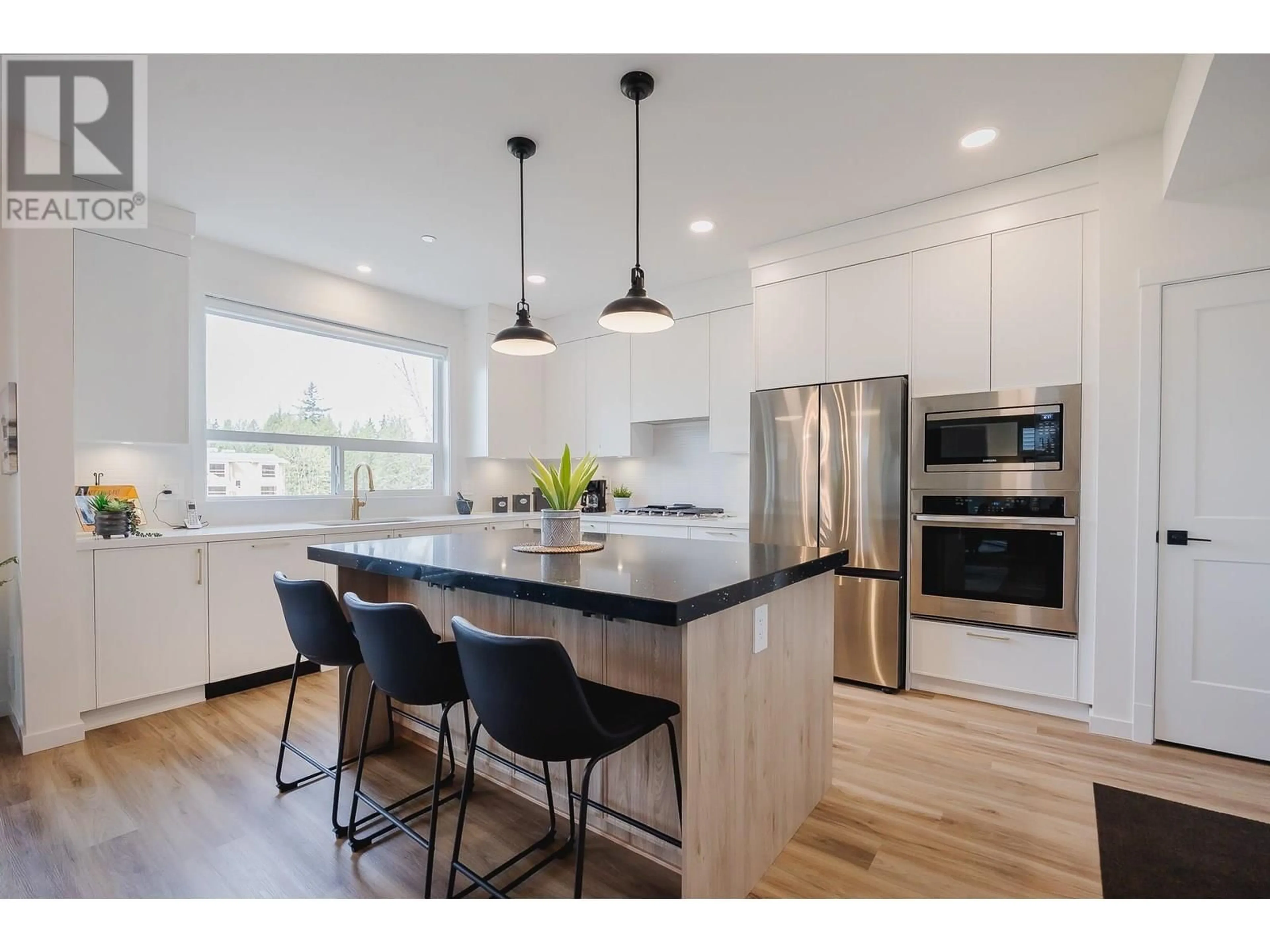 Contemporary kitchen, wood/laminate floor for 11217 250B STREET, Maple Ridge British Columbia V2W0K6