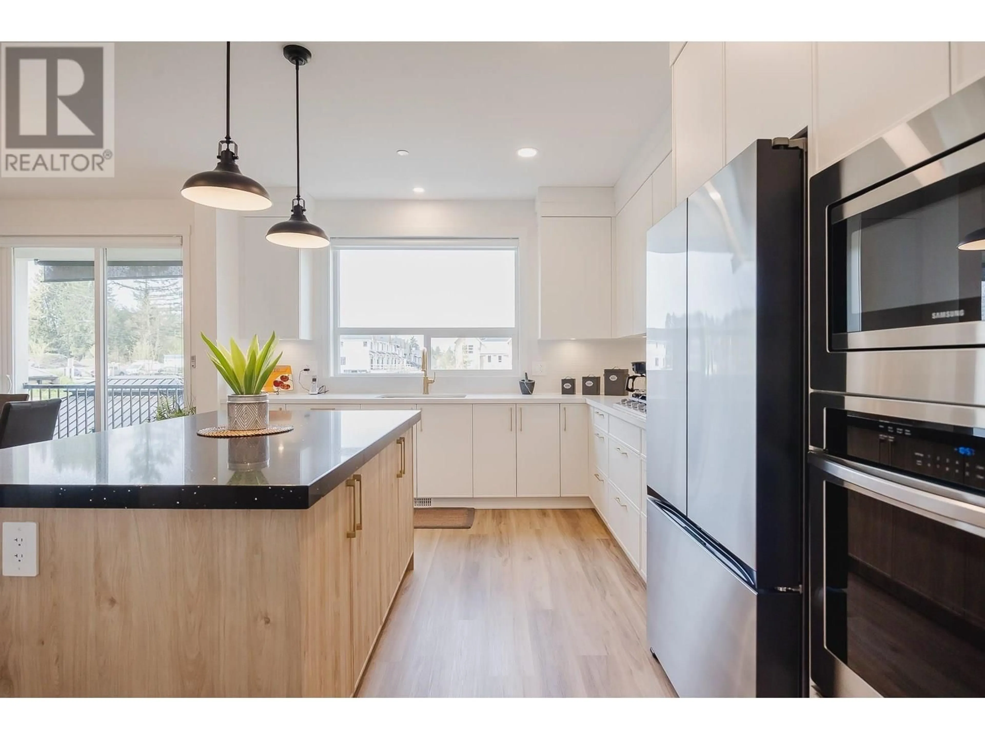Contemporary kitchen, wood/laminate floor for 11217 250B STREET, Maple Ridge British Columbia V2W0K6