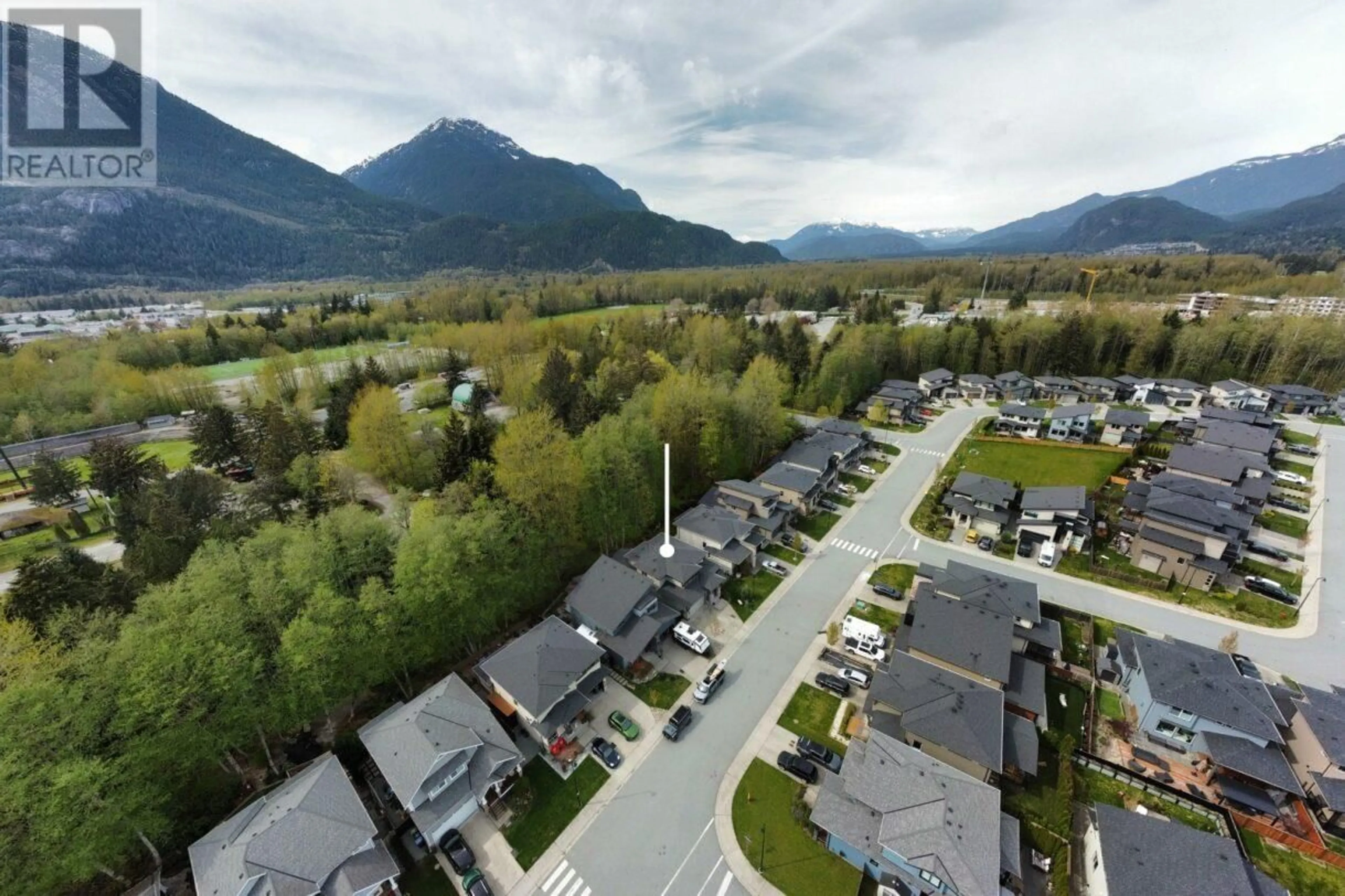 A pic from outside/outdoor area/front of a property/back of a property/a pic from drone, mountain view for 39253 FALCON CRESCENT, Squamish British Columbia V8B0V8
