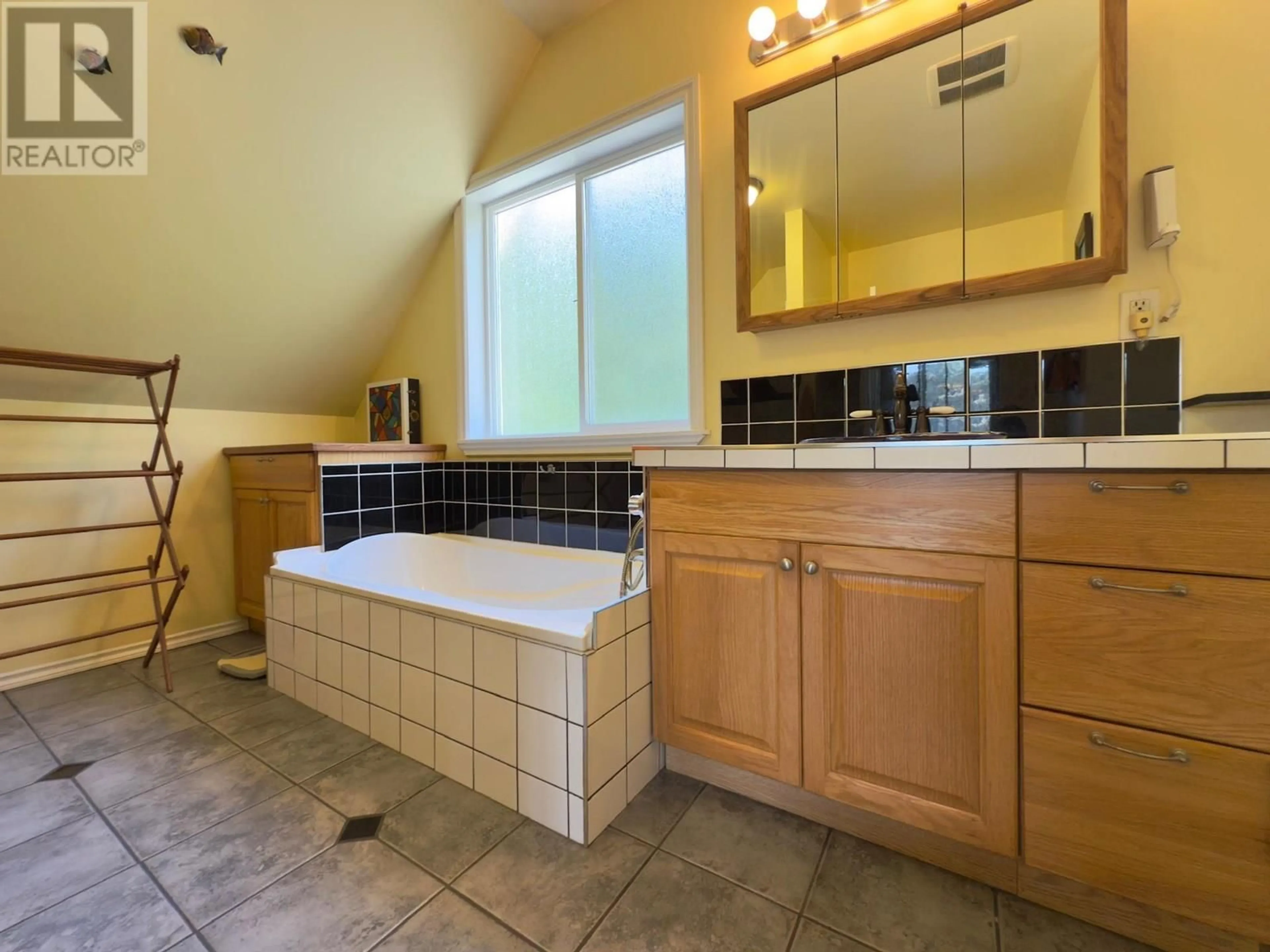 Contemporary bathroom, ceramic/tile floor for 1946 SOUTH LAKESIDE DRIVE, Williams Lake British Columbia V2G5G1