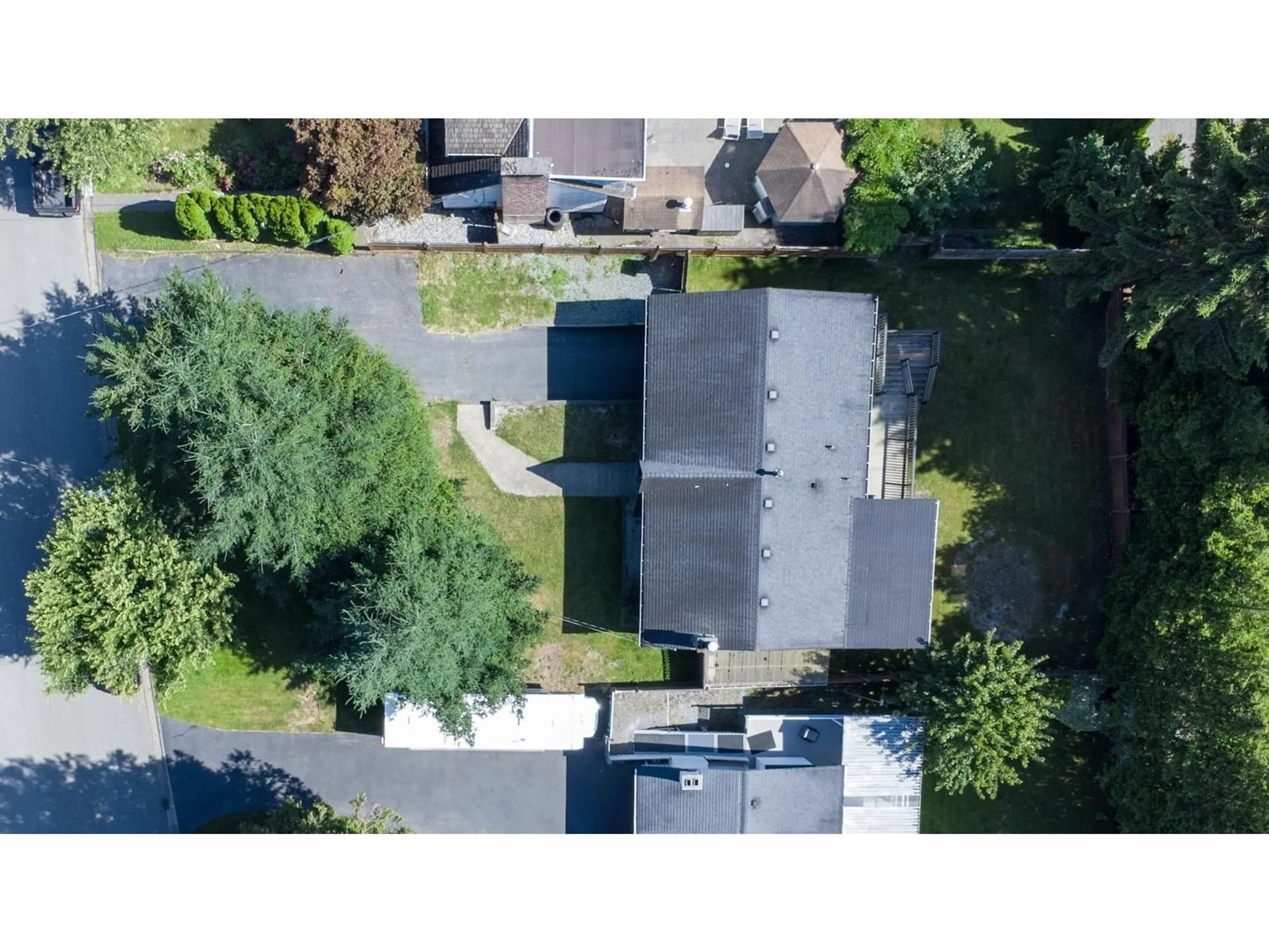 A pic from outside/outdoor area/front of a property/back of a property/a pic from drone, street for 6717 KENT, Delta British Columbia V4E1K6