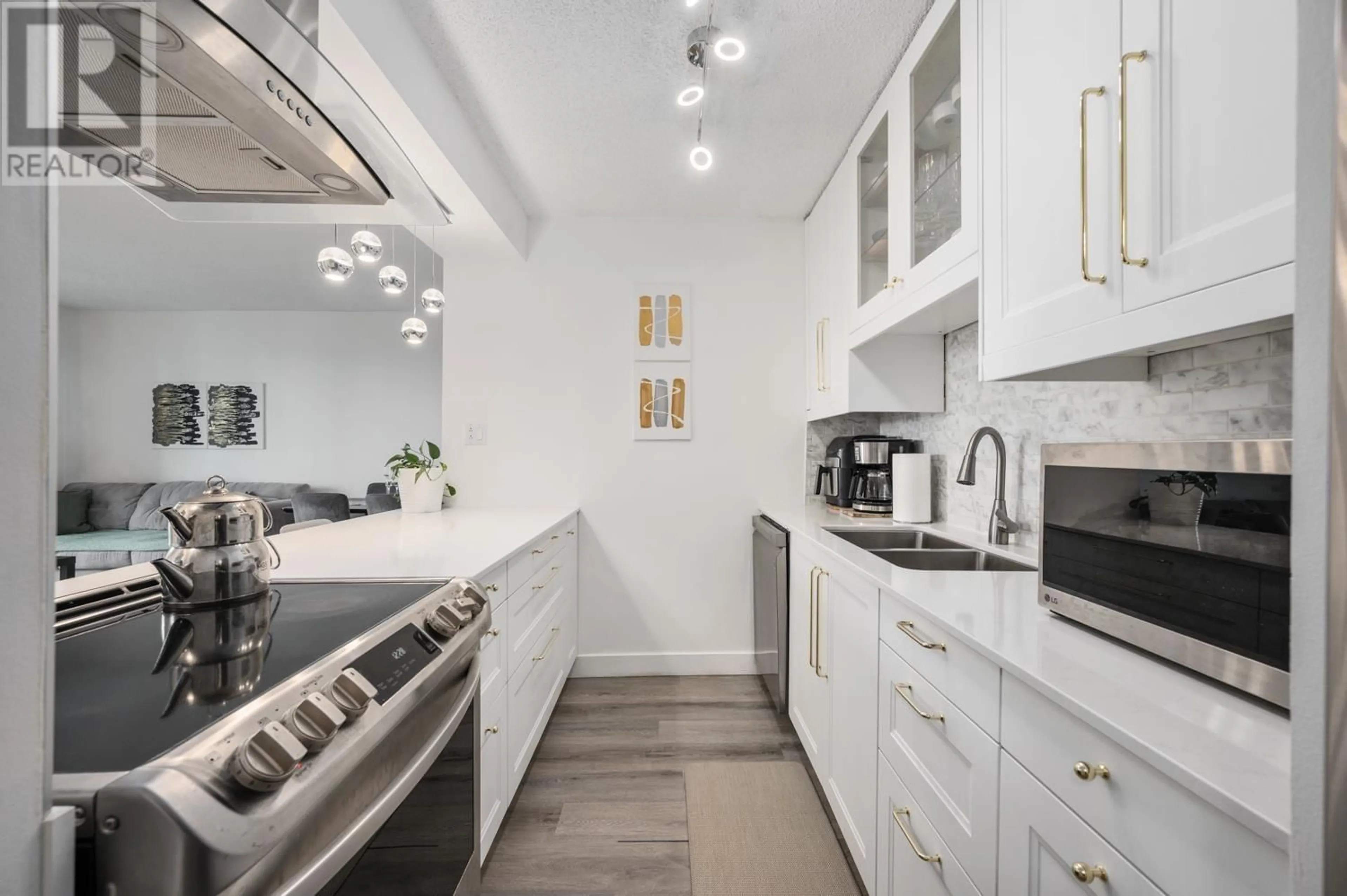 Contemporary kitchen, ceramic/tile floor for 1905 - 9541 ERICKSON DRIVE, Burnaby British Columbia V3J7N8