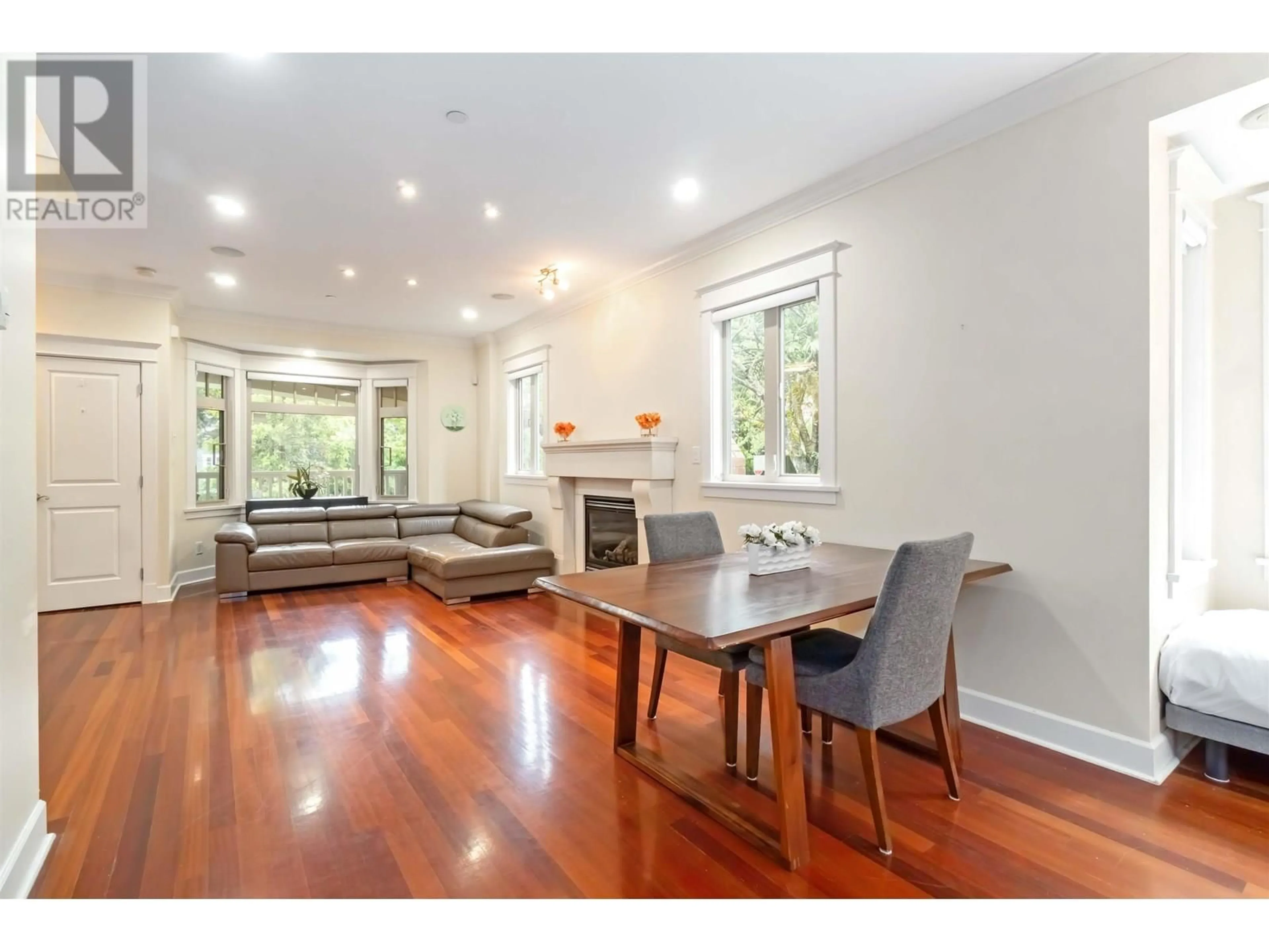 Unknown for 2506 8TH AVENUE, Vancouver British Columbia V6K2B4