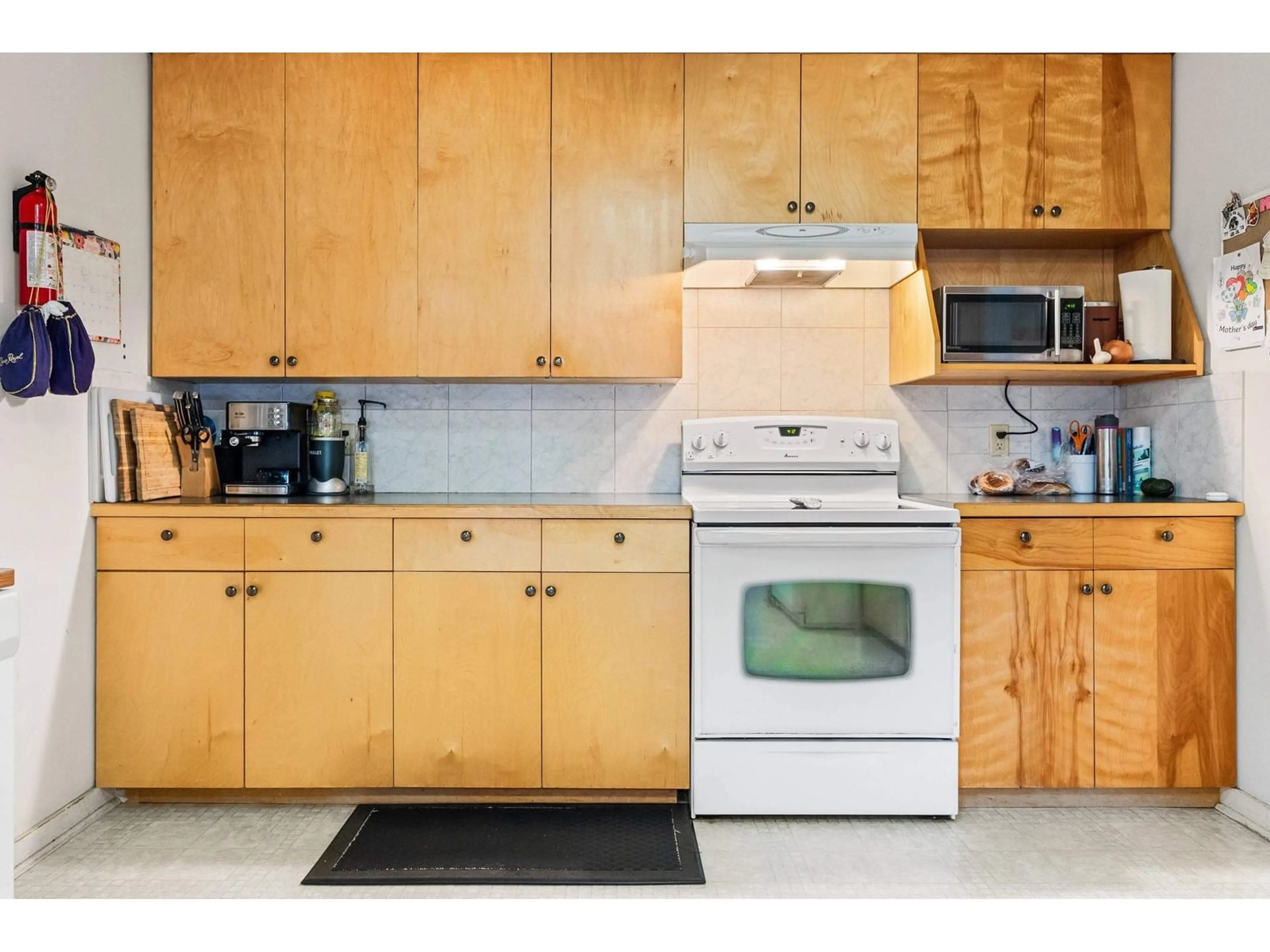 Standard kitchen, wood/laminate floor for 29578 LOUGHEED, Mission British Columbia V4S1H7