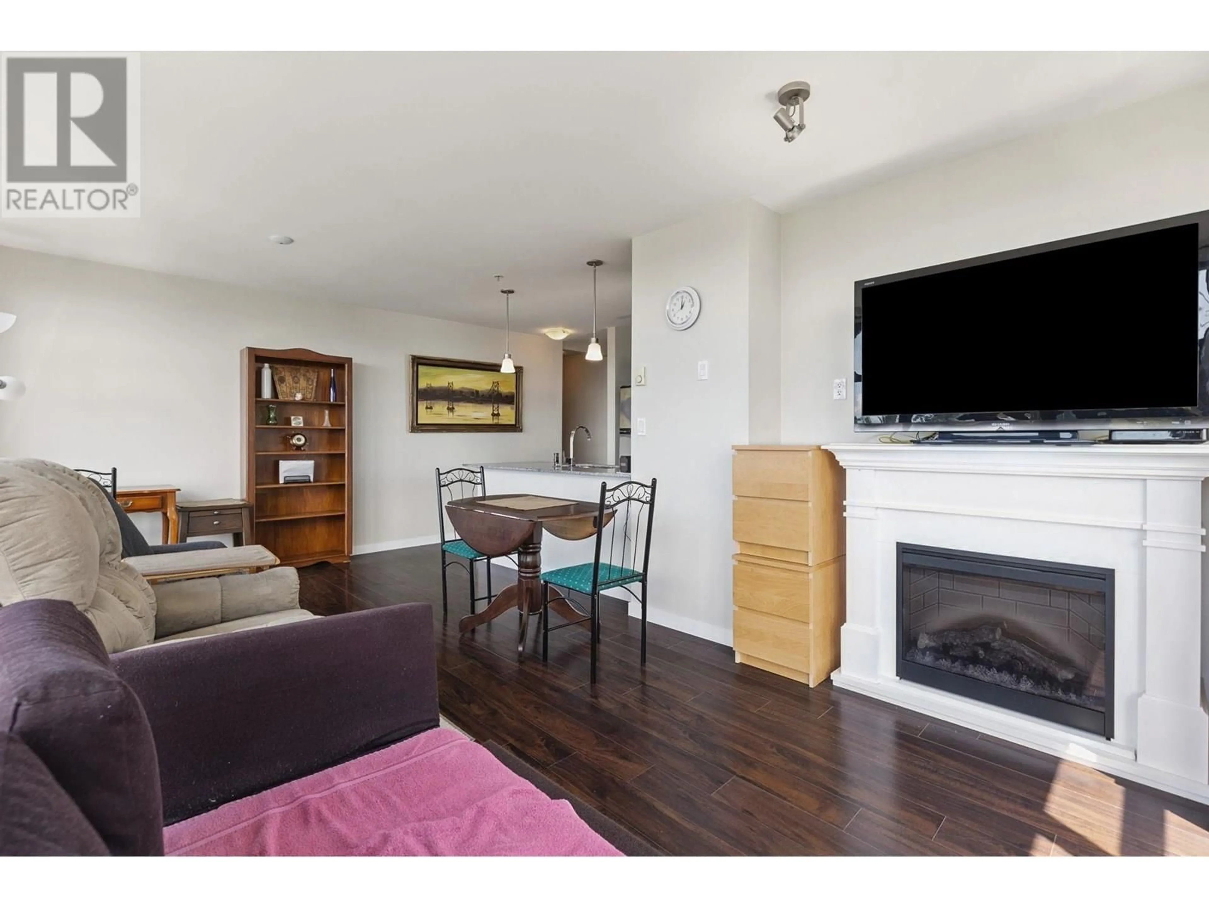Living room with furniture, wood/laminate floor for 507 - 306 SIXTH STREET, New Westminster British Columbia V3L0C9