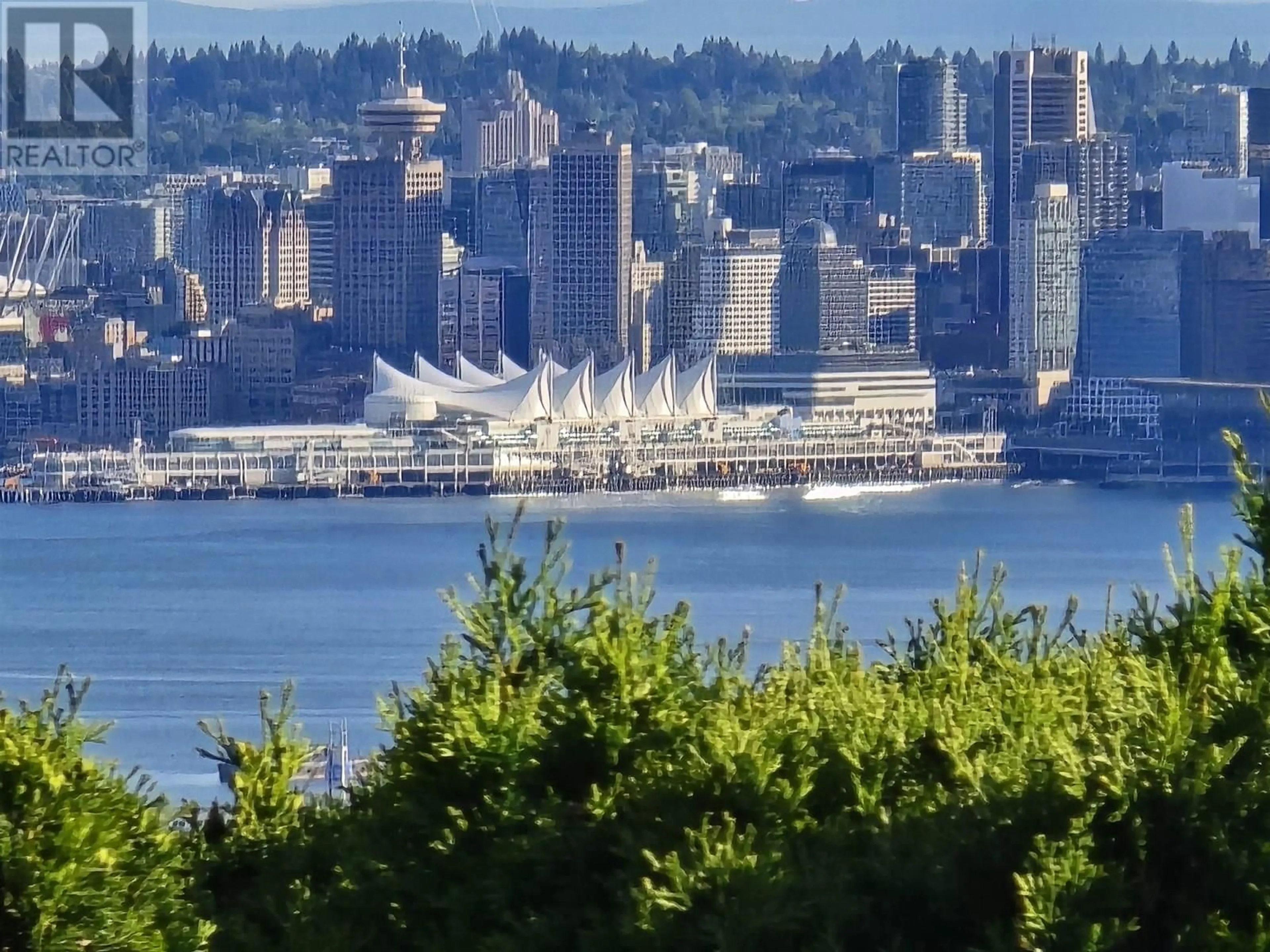 Blurry image for 414 MONTROYAL BOULEVARD, North Vancouver British Columbia V7N3E1