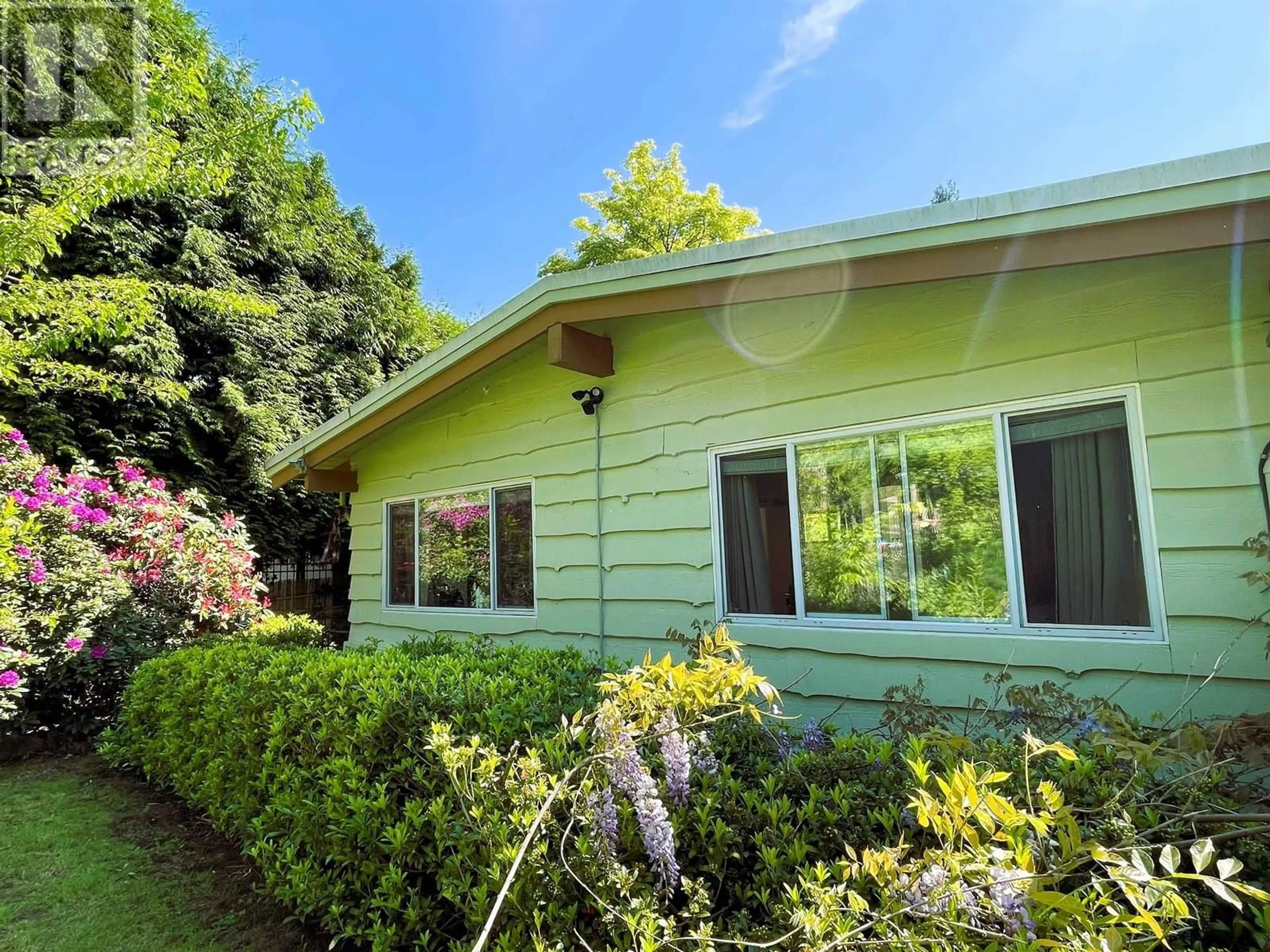 Home with vinyl exterior material, unknown for 414 MONTROYAL BOULEVARD, North Vancouver British Columbia V7N3E1