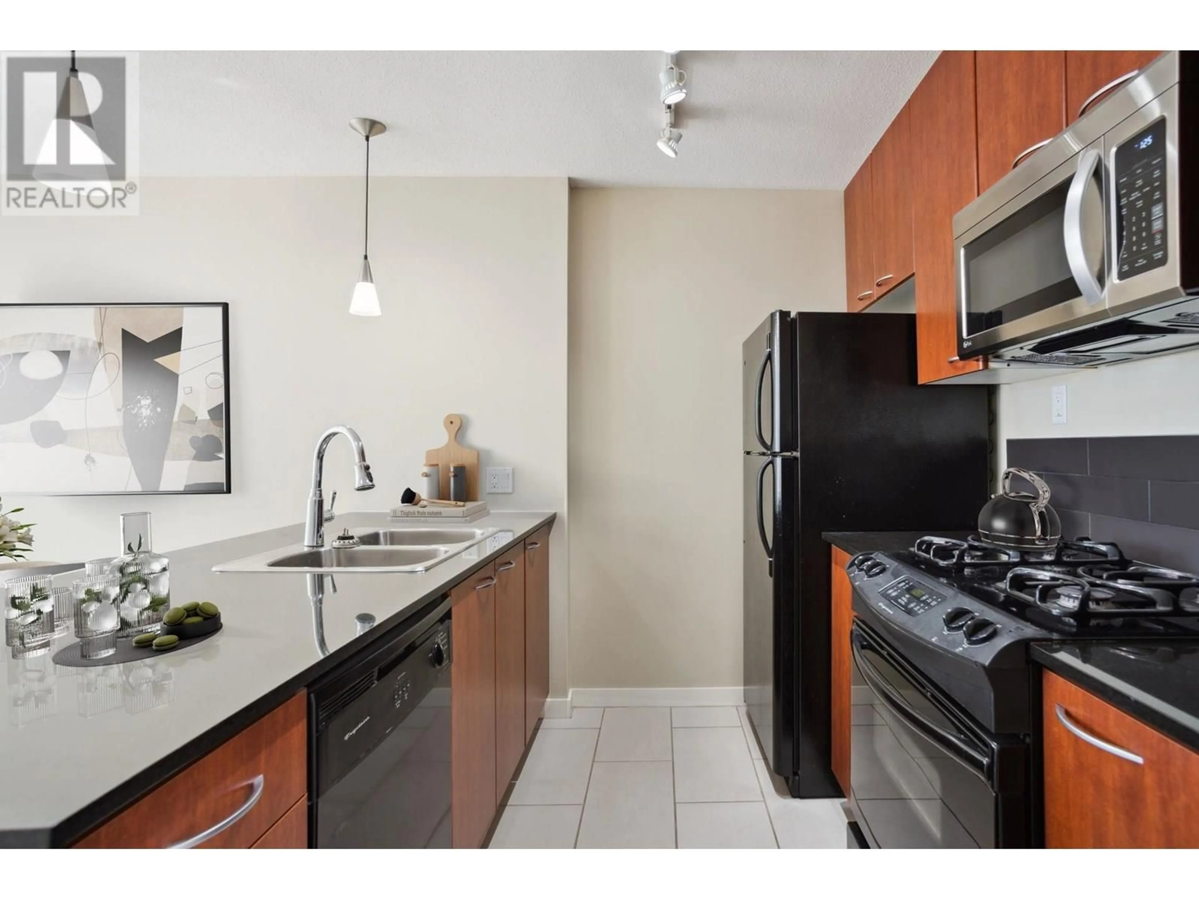 Standard kitchen, ceramic/tile floor for 2009 - 7178 COLLIER STREET, Burnaby British Columbia V5E4N7