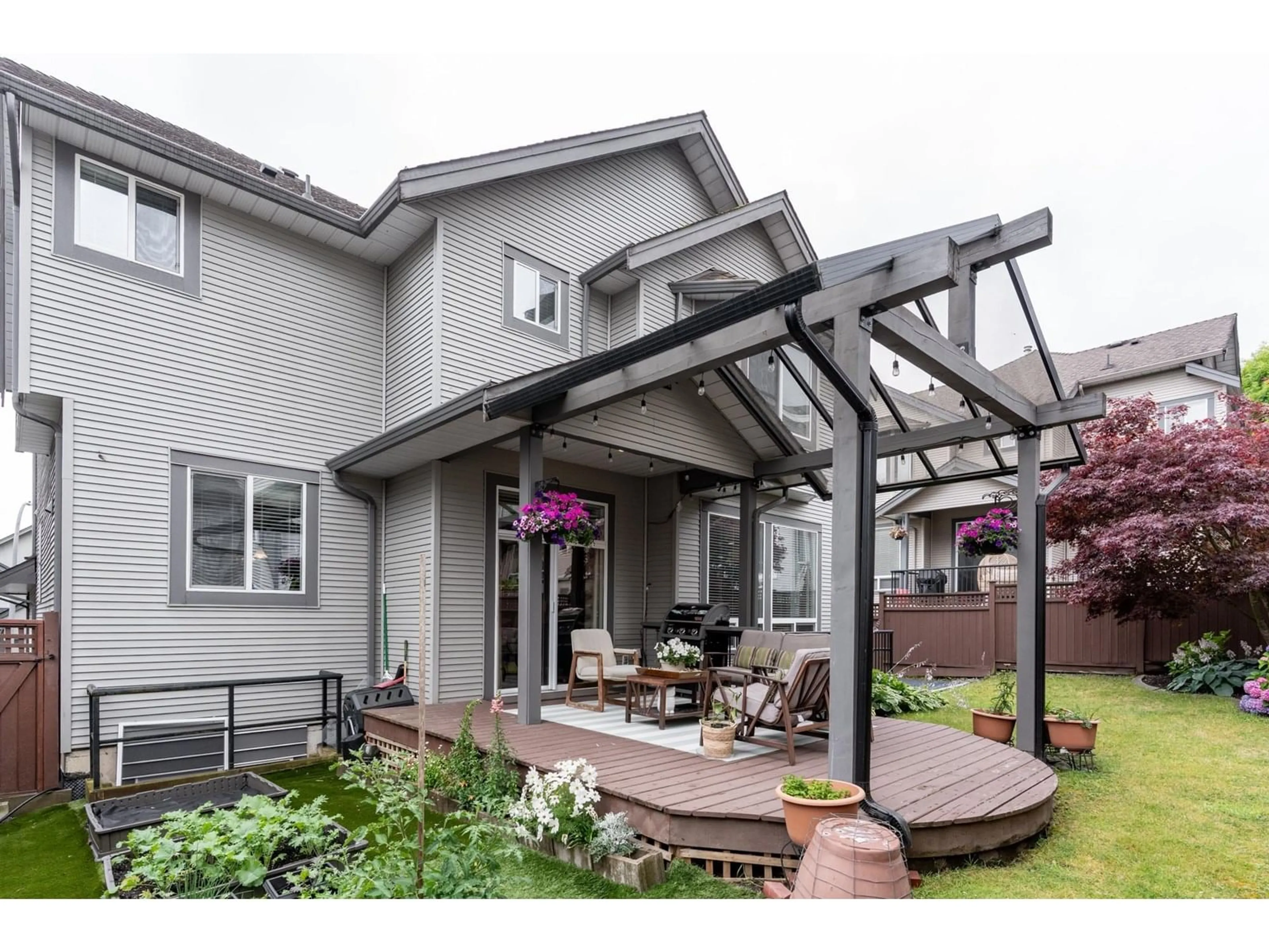 Patio, street for 19657 69A, Langley British Columbia V2Y3A6