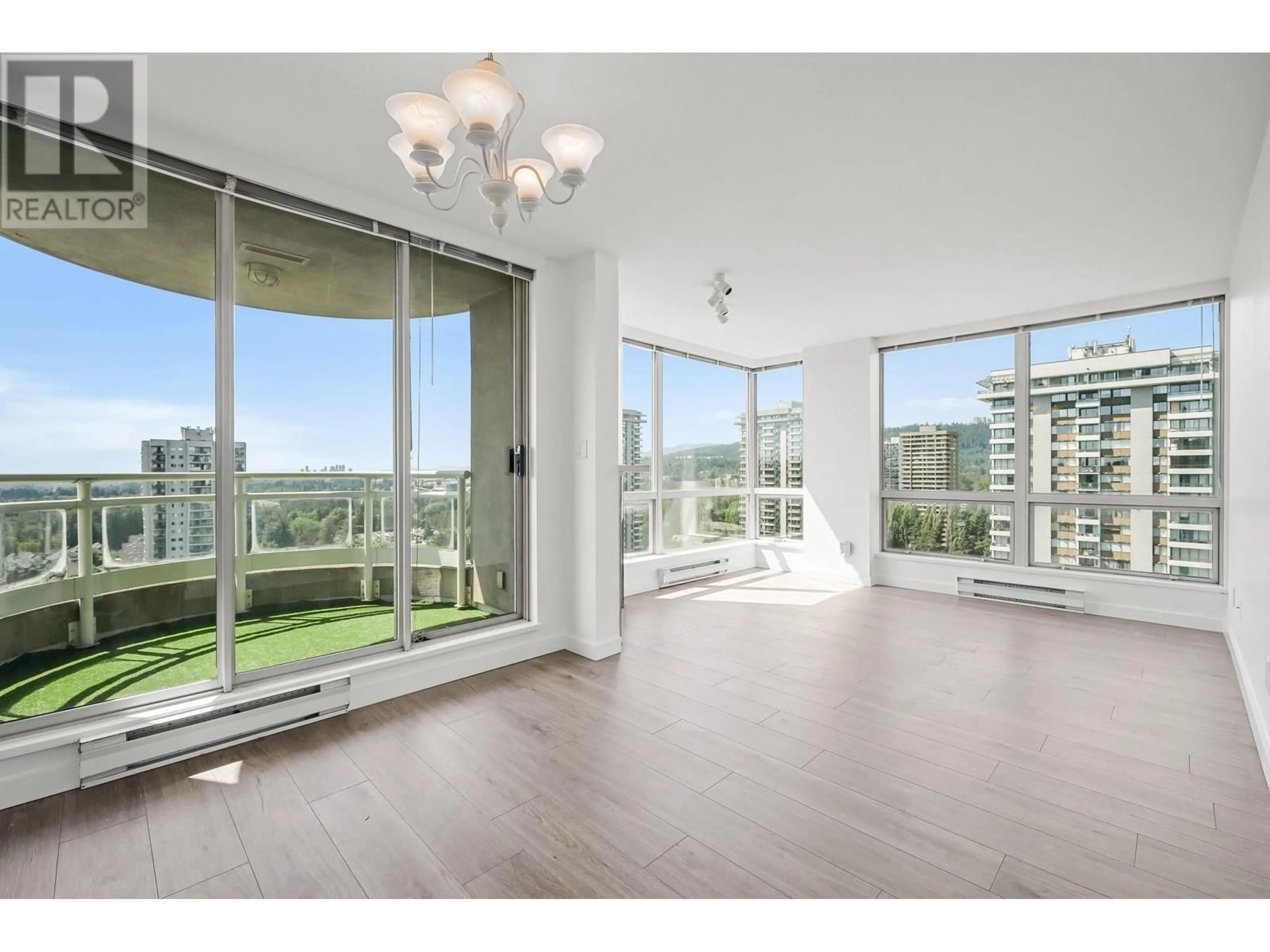 A pic of a room for 2305 - 9603 MANCHESTER DRIVE, Burnaby British Columbia V3N4Y7