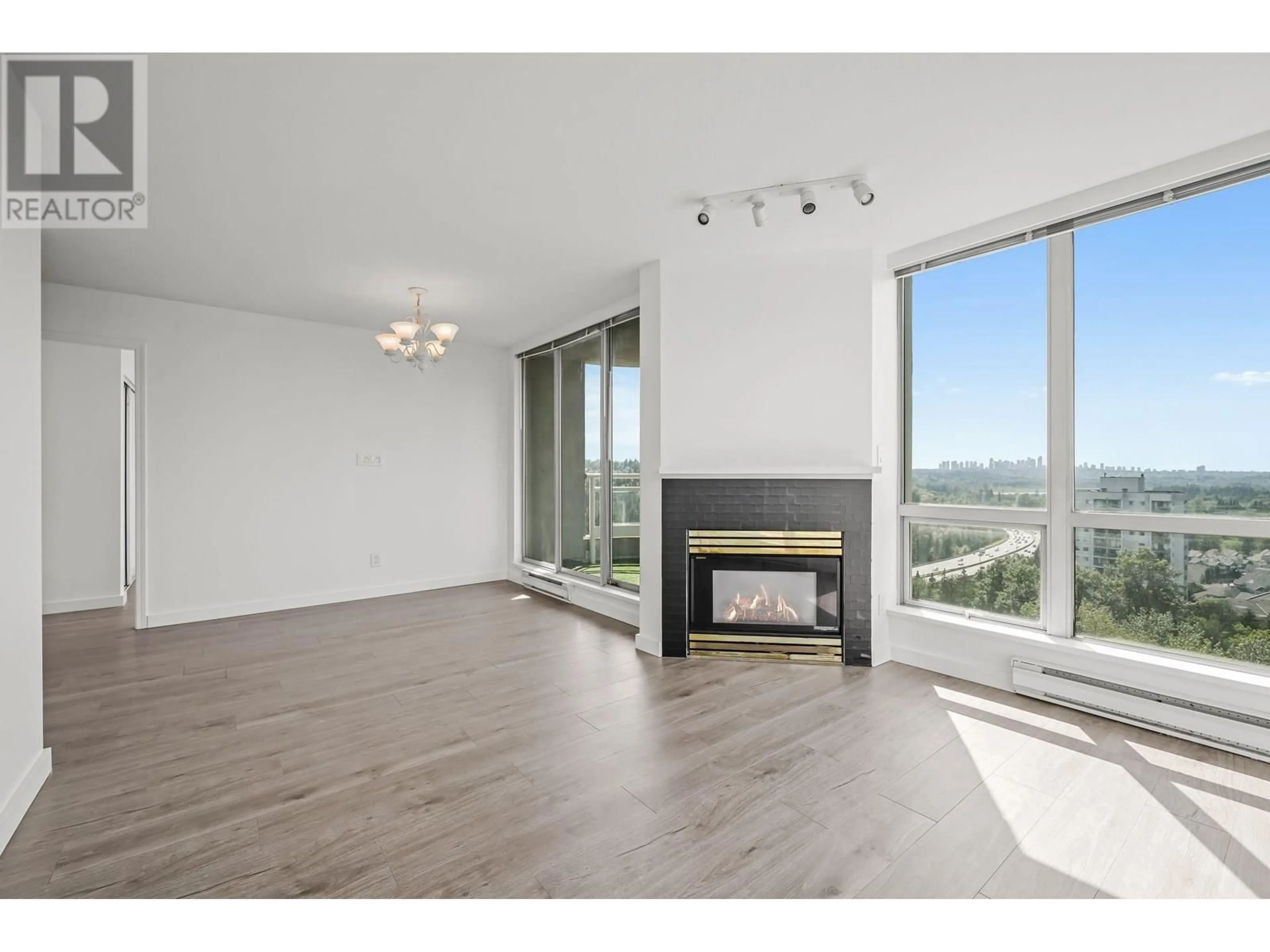 Living room with furniture, wood/laminate floor for 2305 - 9603 MANCHESTER DRIVE, Burnaby British Columbia V3N4Y7