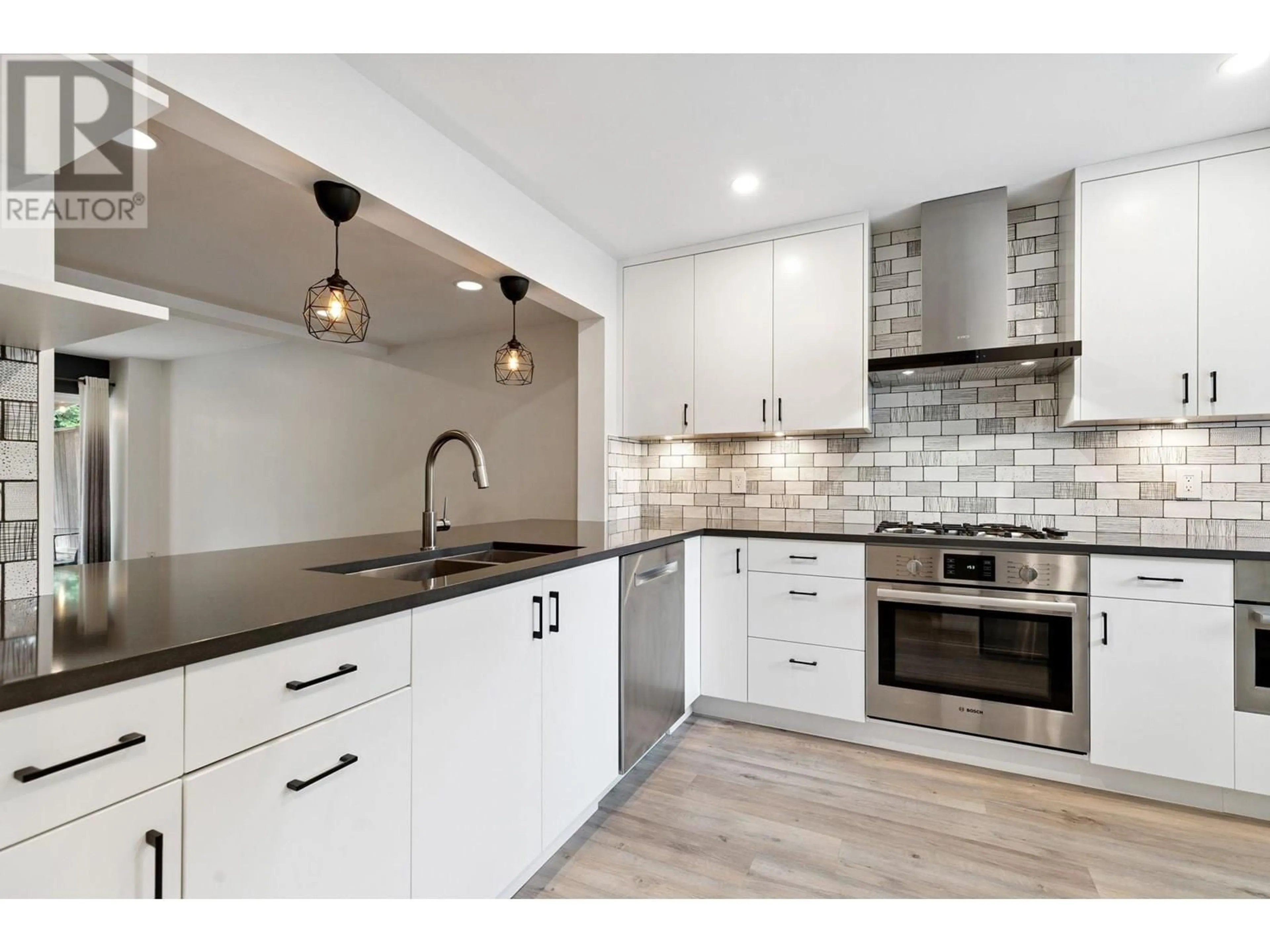 Open concept kitchen, ceramic/tile floor for 18 - 1140 EAGLERIDGE DRIVE, Coquitlam British Columbia V3E1C2