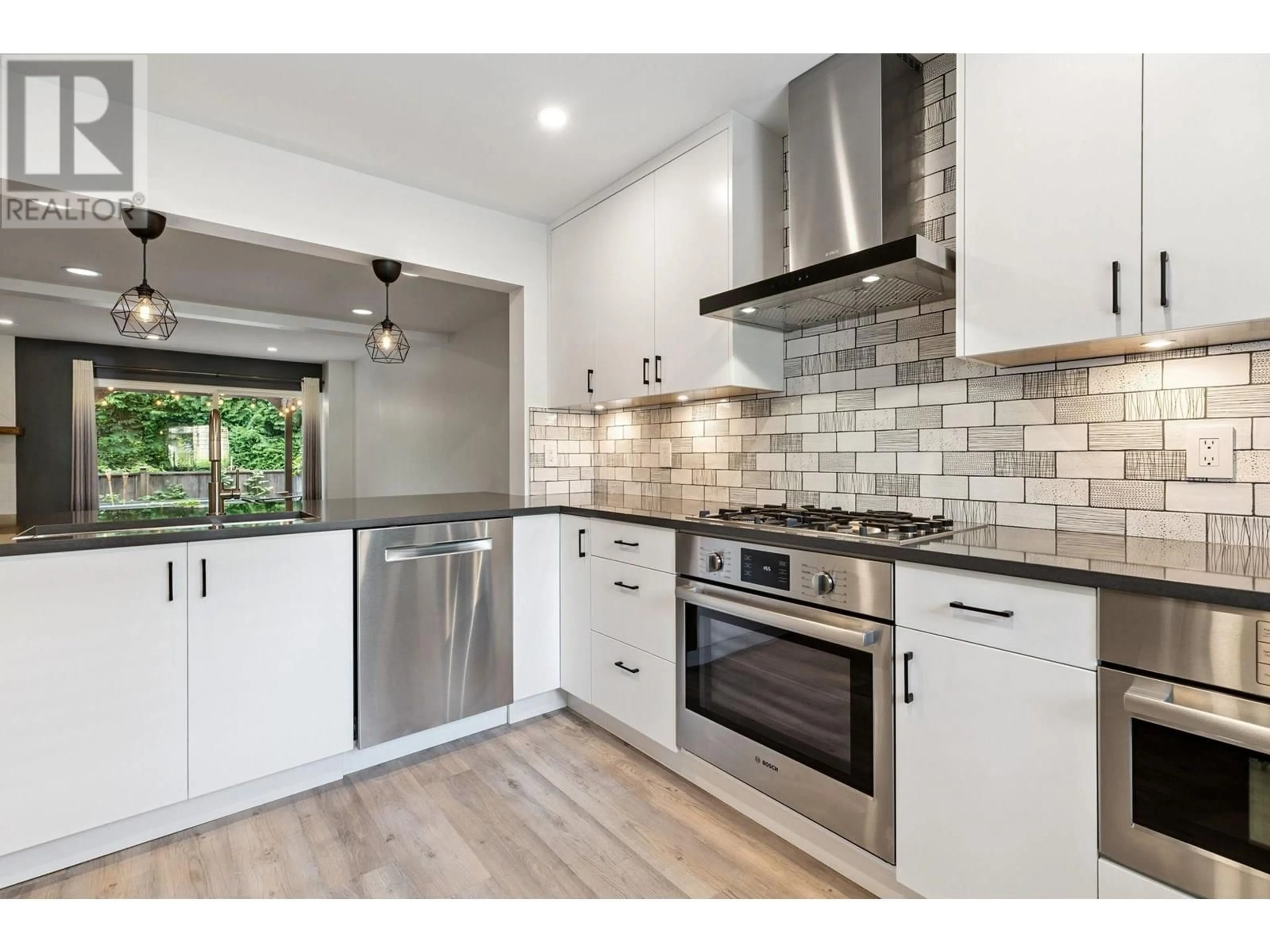 Open concept kitchen, ceramic/tile floor for 18 - 1140 EAGLERIDGE DRIVE, Coquitlam British Columbia V3E1C2
