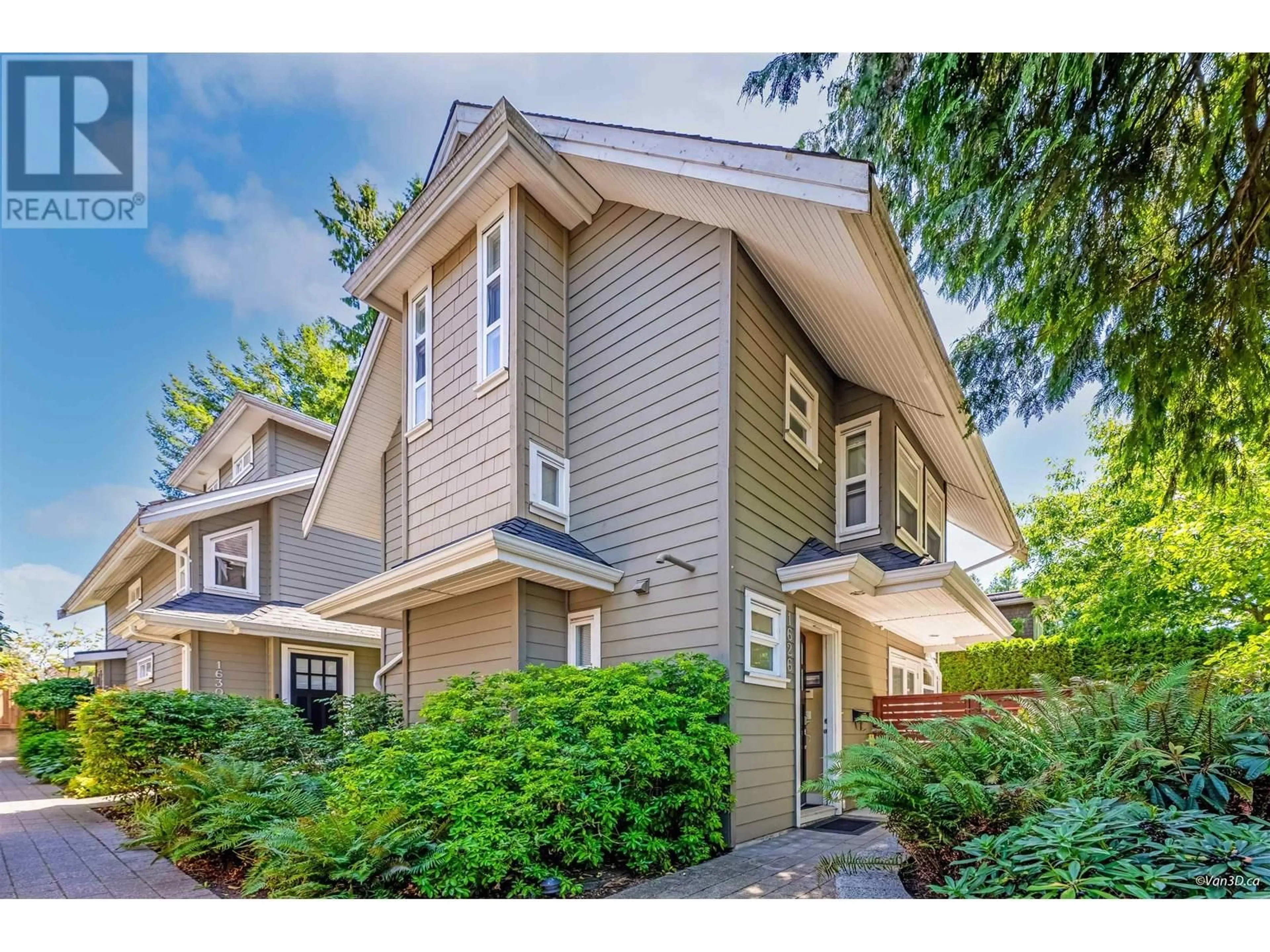 Home with vinyl exterior material, street for 1626 ST. ANDREWS AVENUE, North Vancouver British Columbia V7L3L6
