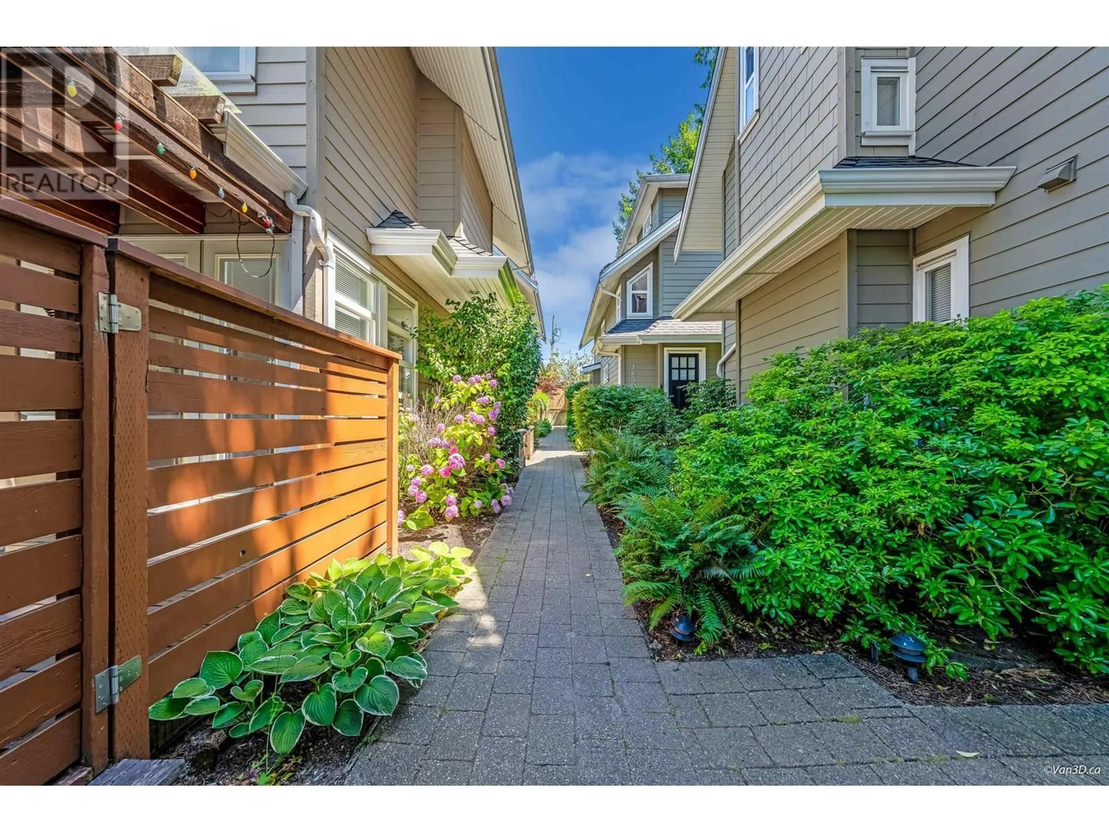 Patio, street for 1626 ST. ANDREWS AVENUE, North Vancouver British Columbia V7L3L6