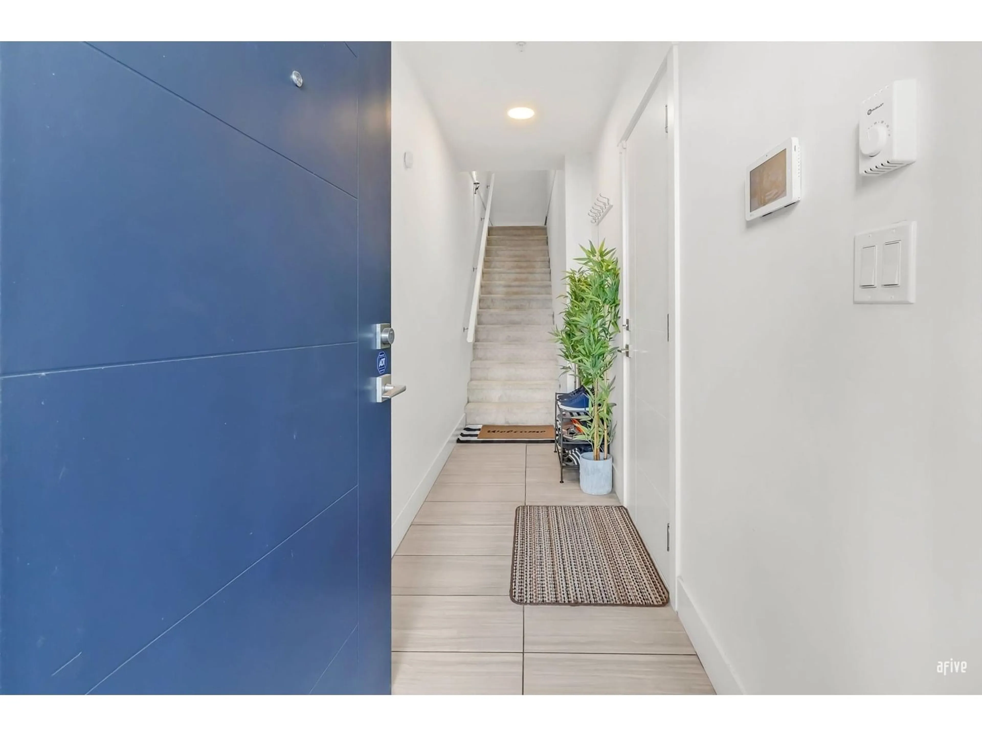Indoor foyer for 9 - 19704 55A, Langley British Columbia V3A0L2