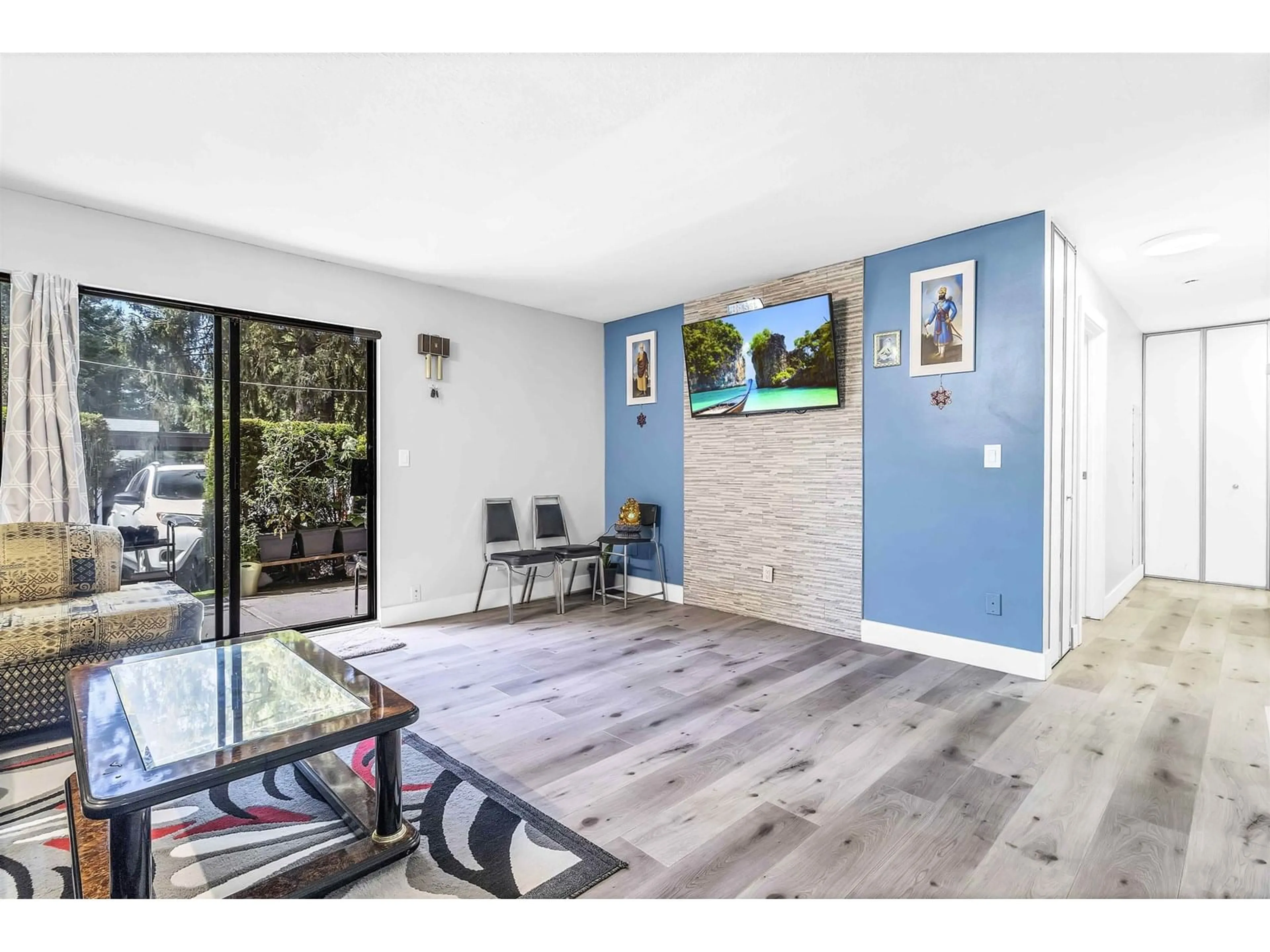 A pic of a room for 102 - 7155 134, Surrey British Columbia V3W4T1