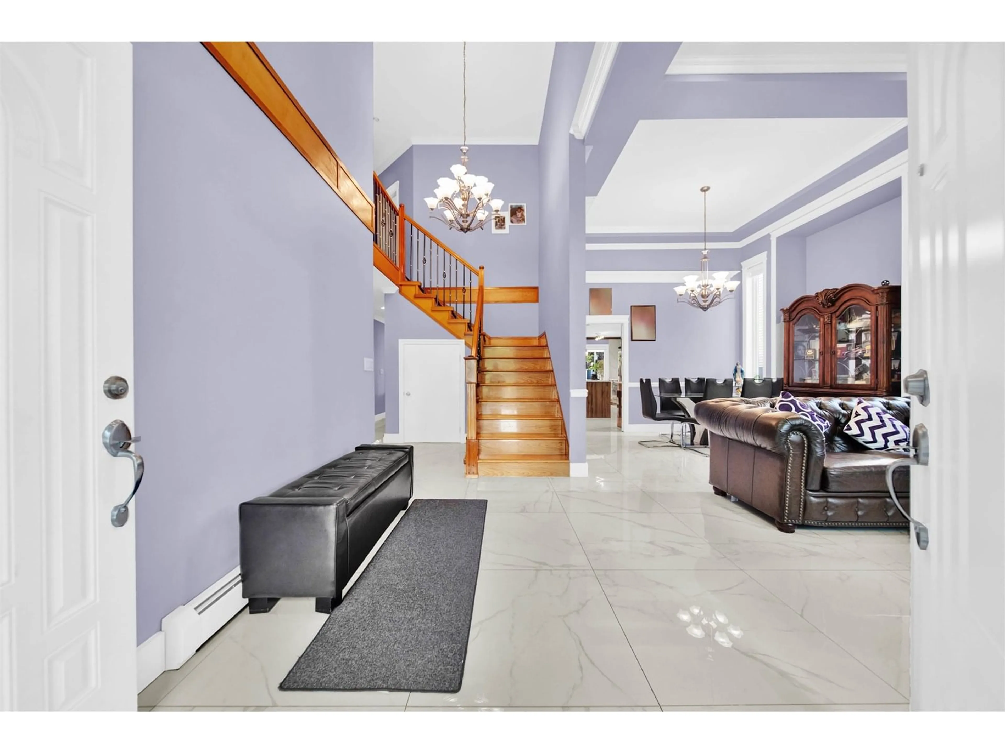 Indoor foyer for 10902 84, Delta British Columbia V4C2L4